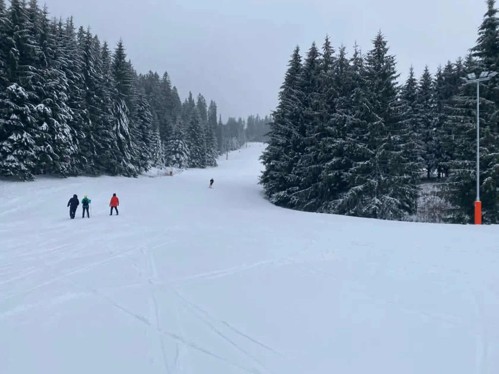 Na Donovaloch sa už lyžuje.