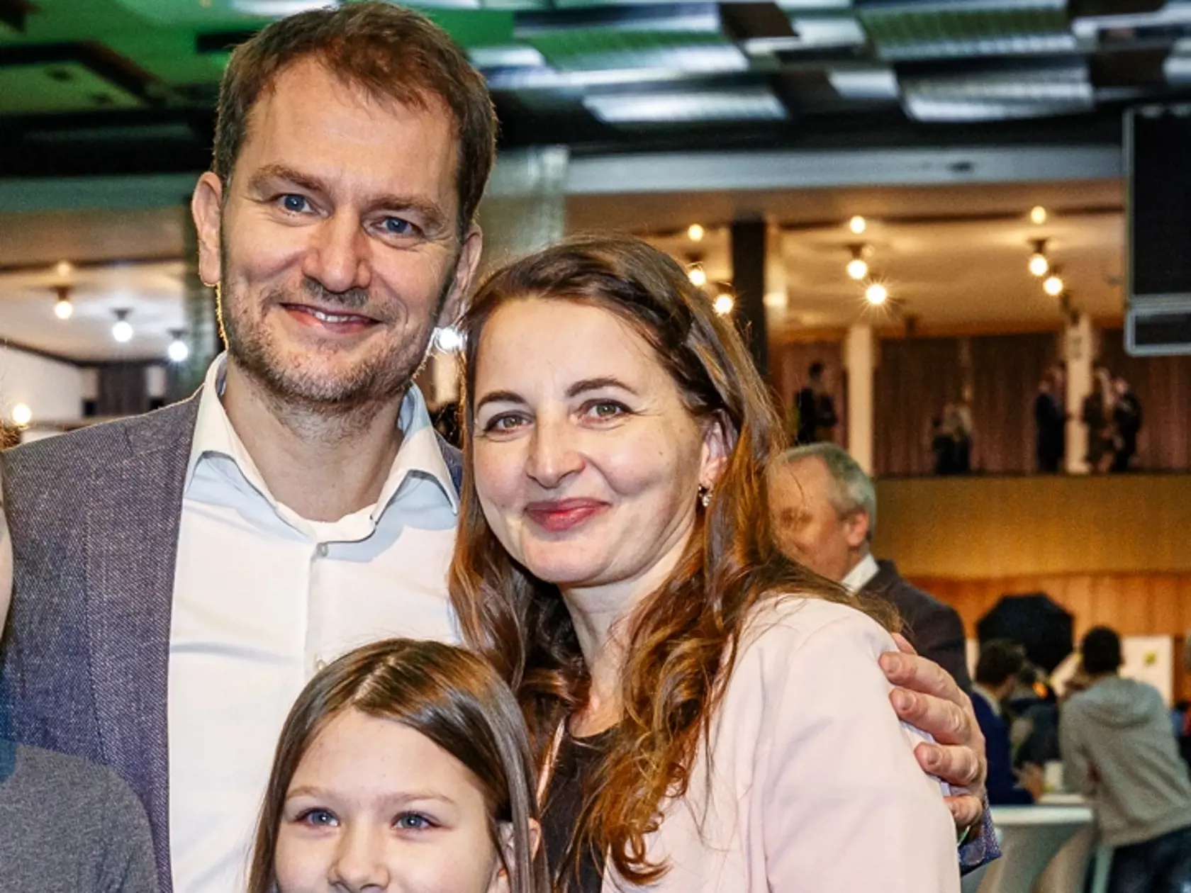 Na snímke Igor Matovič s rodinou v centrále politickej strany OĽANO počas noci volieb do Národnej rady Slovenskej republiky, 29.2.2020