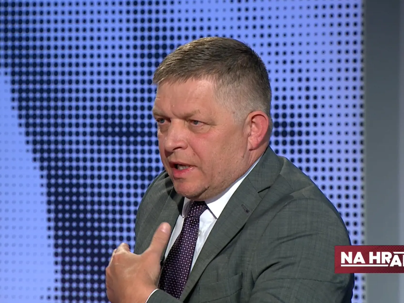Šéf Smeru-SD Robert Fico v relácii TV JOJ Na hrane. 