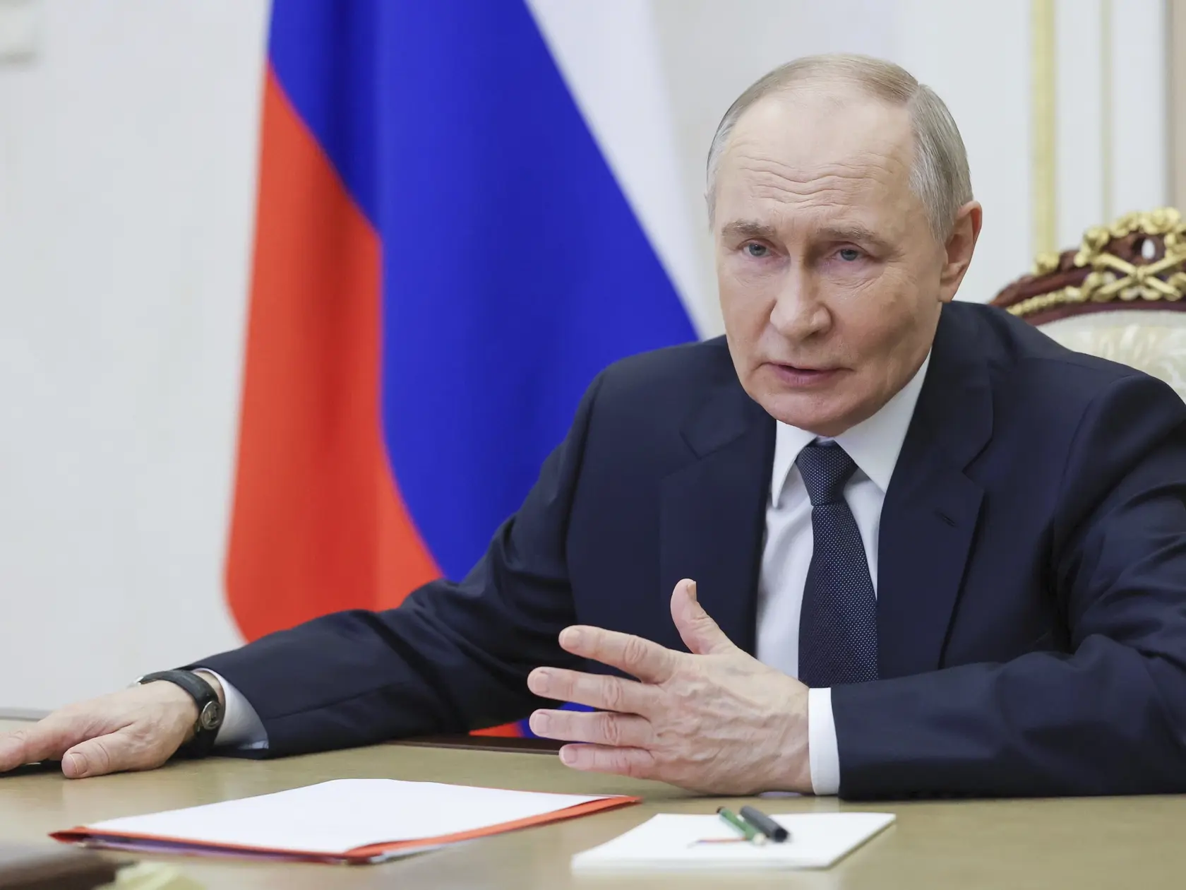 Ruský prezident Vladimir Putin predsedá zasadnutiu Bezpečnostnej rady prostredníctvom videokonferencie v Kremli v Moskve 1. apríla 2025.