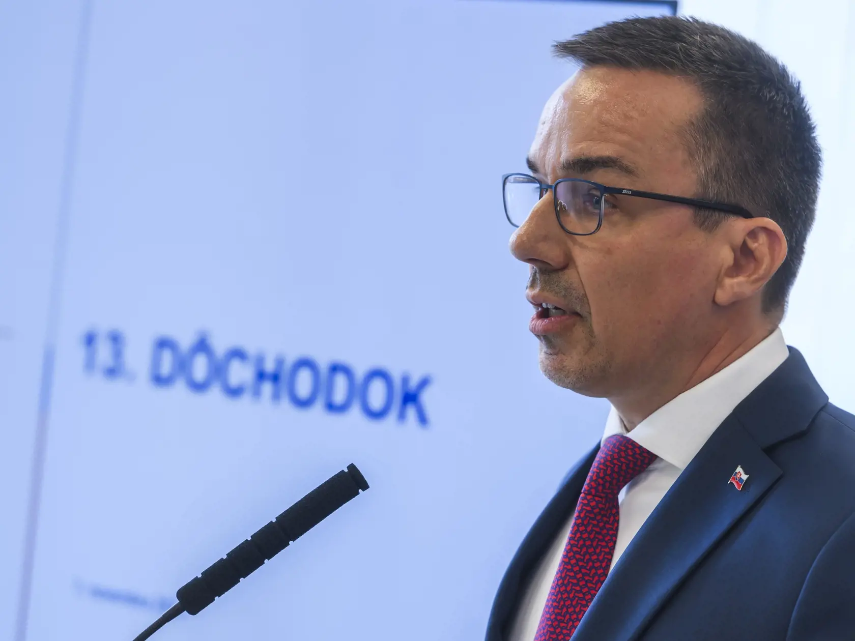 Na snímke minister práce, sociálnych vecí a rodiny SR Erik Tomáš (Hlas-SD) počas tlačovej konferencie k 13. dôchodku v Bratislave 7. novembra 2023. FOTO TASR - Jaroslav Novák