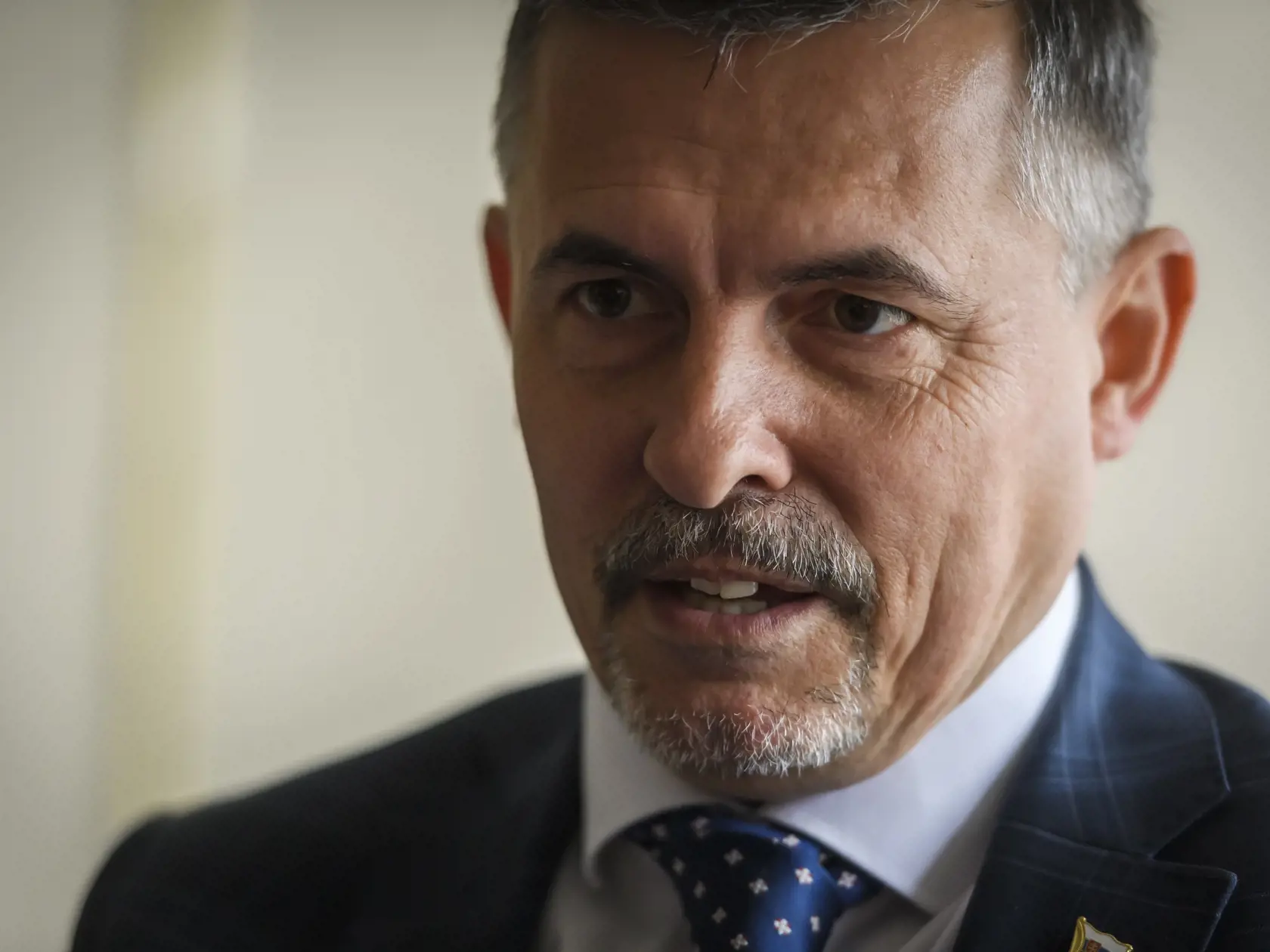 Machala sa zastal svojej šéfky a Kollárovi poriadne naložil.