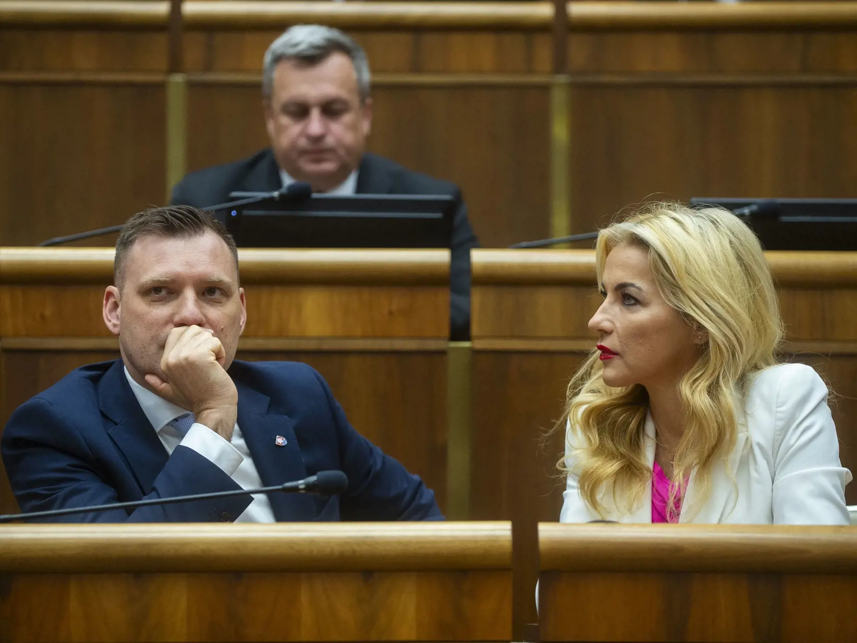 Na snímke v hornej rade podpredseda NRSR Andrej Danko (SNS), zľava minister životného prostredia SR Tomáš Taraba a ministerka kultúry SR Martina Šimkovičová (obaja nominanti SNS) počas rokovania 12. schôdze parlamentu 30. apríla 2024 v Bratislave.