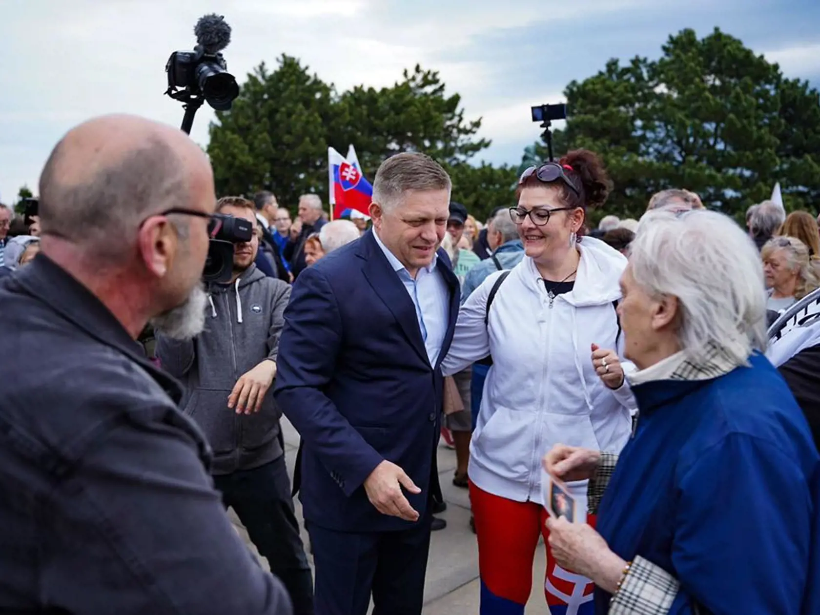 SMER-SD: Dnes si pripomíname 77 rokov od ukončenia 2.svetovej vojny, ktorá bola najničivejšou vojnou v dejinách ľudstva, pri ktorej zomrelo približne 110 miliónov vojakov a  55 miliónov civilistov.