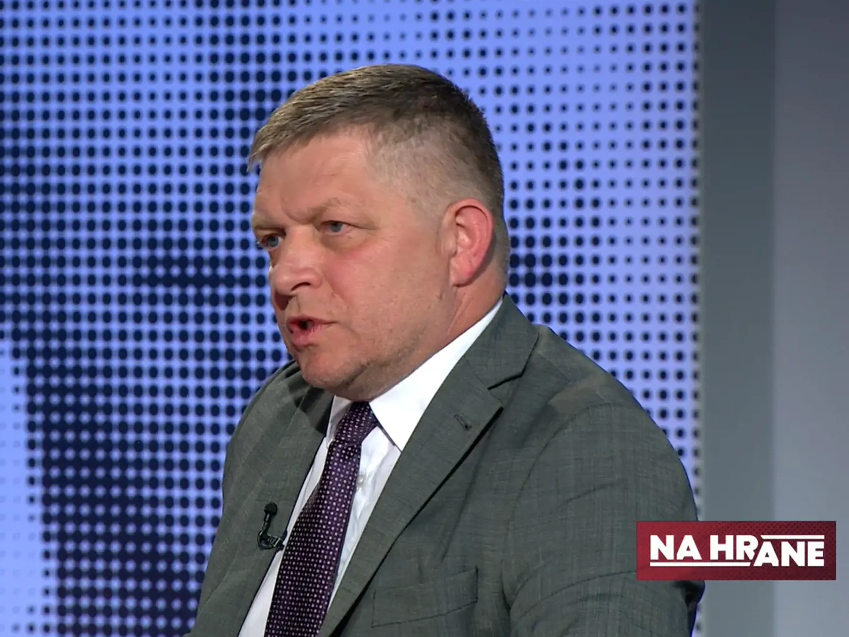 Šéf Smeru-SD Robert Fico v relácii TV JOJ Na hrane. 