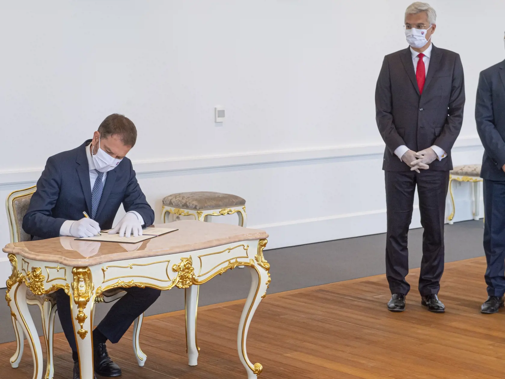 Výzva štrnástich sudcov bola adresovaná prezidentke Zuzane Čaputovej, vláde SR, Národnej rade SR a predsedovi Súdnej rady SR Jánovi Mazákovi a to z dôvodu, aby nepošliapavali odkaz demokracie a aby sa vrátili k rešpektovaniu myšlienok právneho štátu.