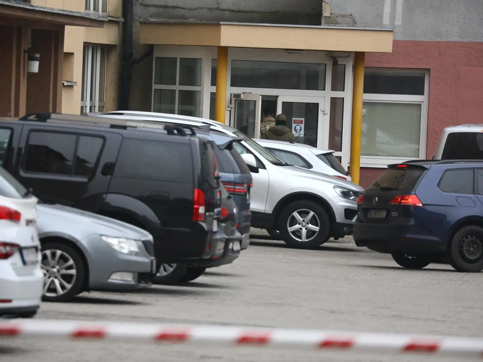 NAKA cez týždeň zasahovala v akcii Judáš. Obvinených predviedla na policajné prezídium.