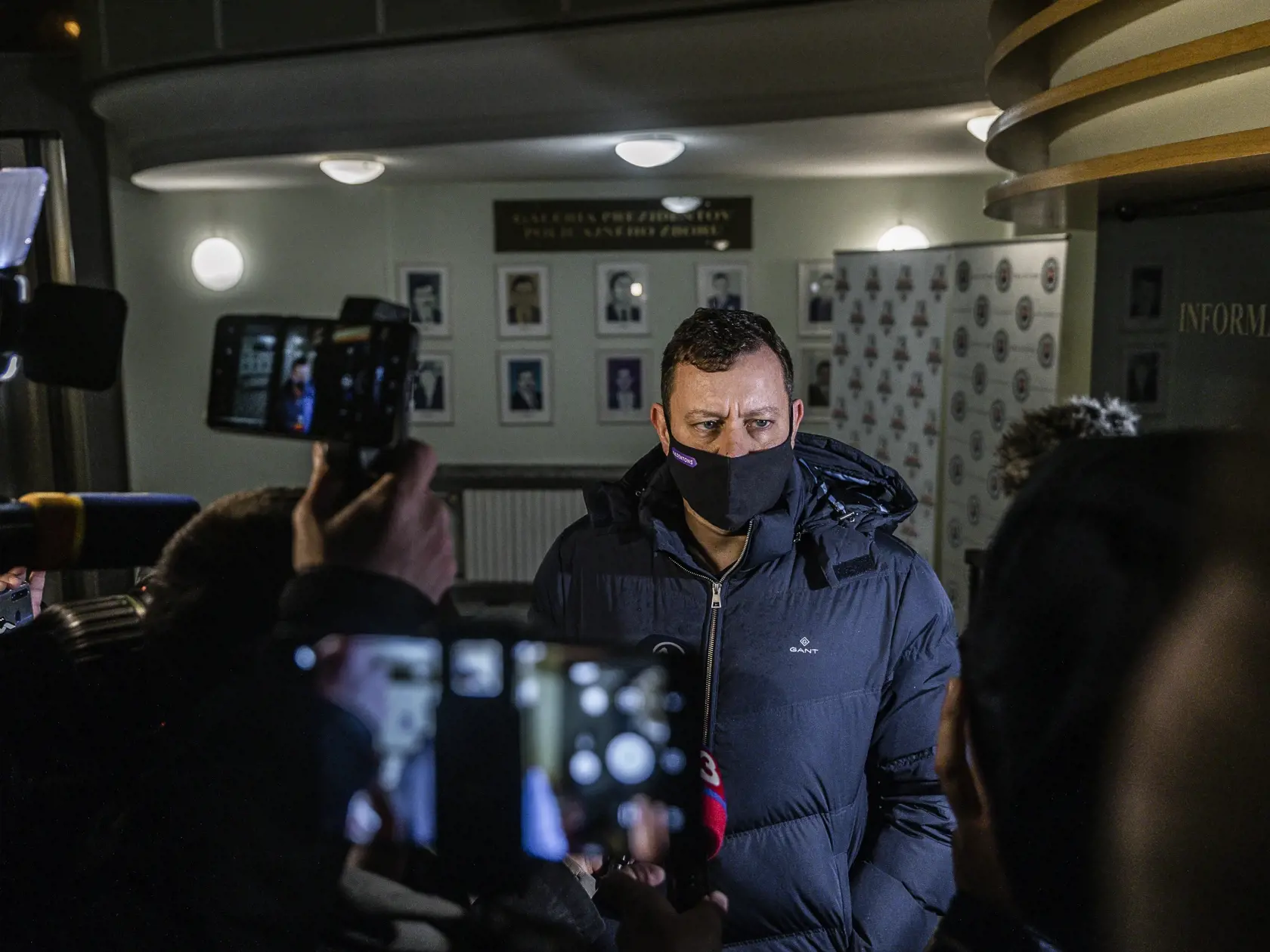 Daniel Lipšic, obhajca obvineného námestníka riaditeľa Slovenskej informačnej služby Borisa Beňa sa dostavil do budovy Prezídia policajného zboru na výsluch bývalého prezidenta PZ SR Milana Lučanského.