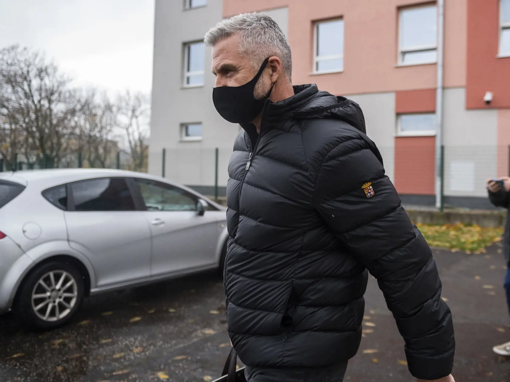 Bývalý policajný prezident Tibor Gašpar odchádza z Úradu špeciálnej prokuratóry po tom, čo bol podať trestné oznámenie na bývalého vysokopostaveného policajného funkcionára Bernarda Slobodníka a ďalšie osoby v Pezinku v stredu 4. novembra 2020.