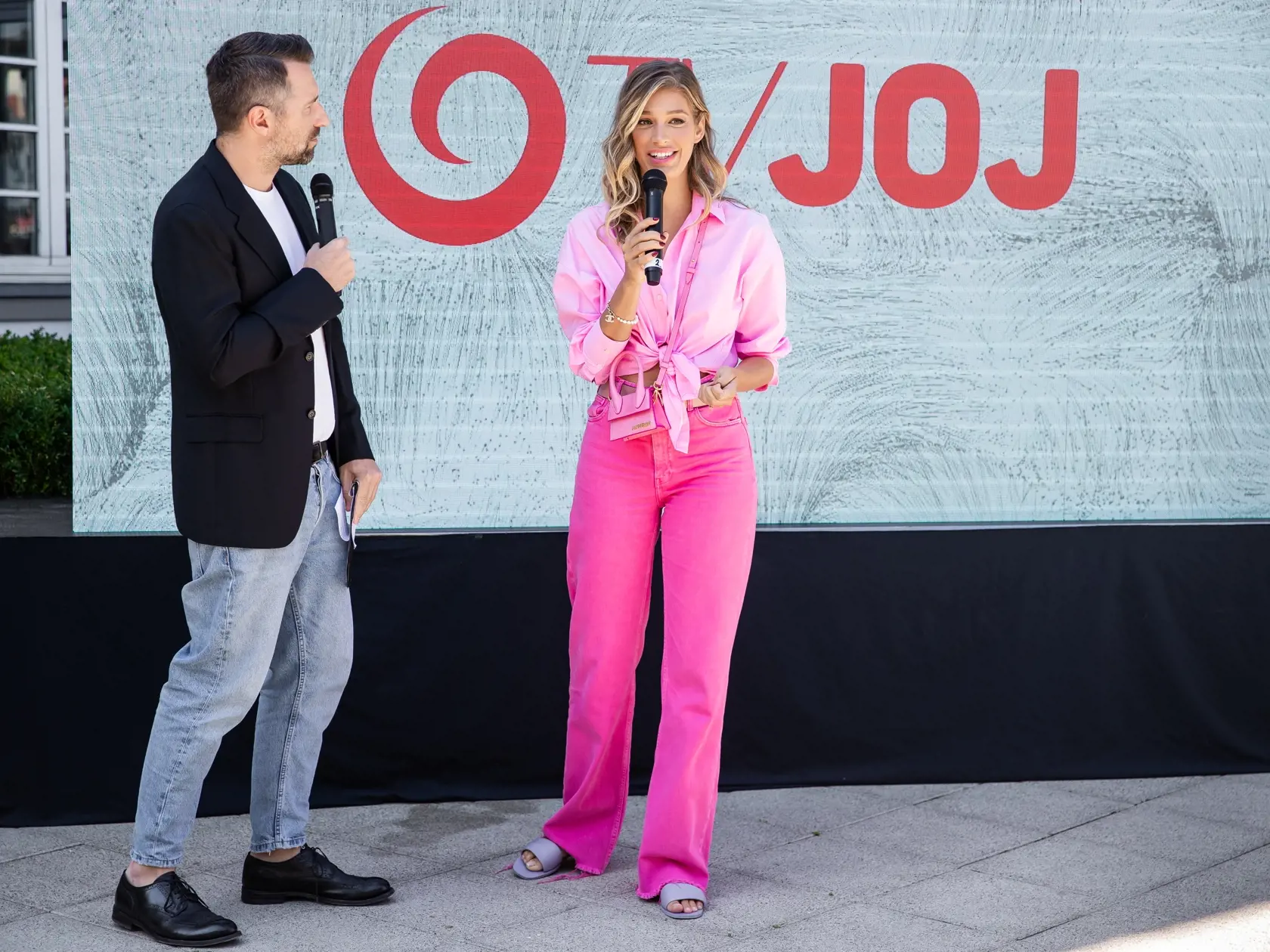 Predstavenie novej vysielacej štruktúry televízie JOJ v Bratislave. Na snímke Branislav "Bruno" Ciberej a Jasmina Alagič Vrbovská.