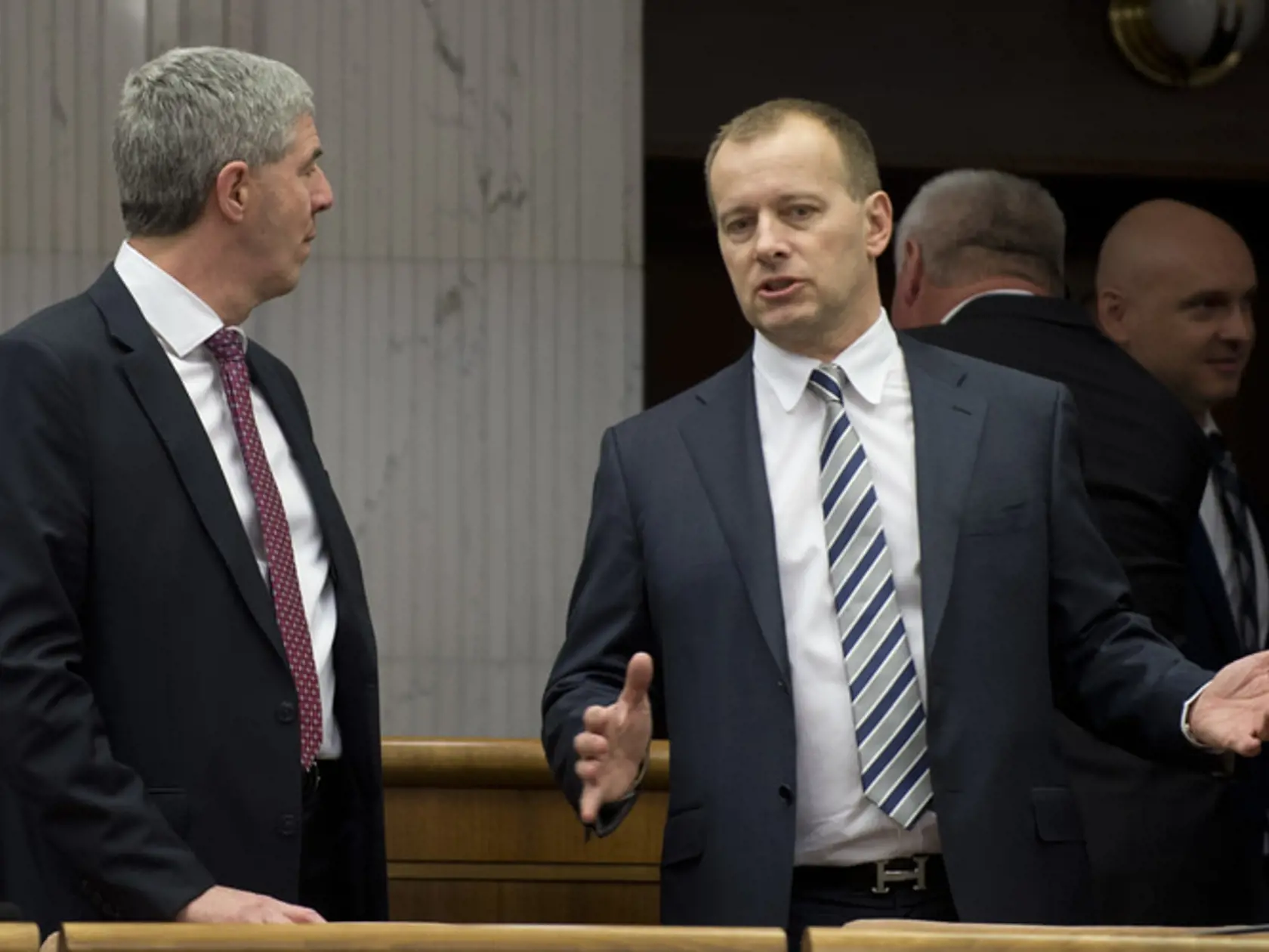 Na snímke vpravo Boris Kollár (Sme rodina) a vľavo Béla Bugár (Most-Híd).