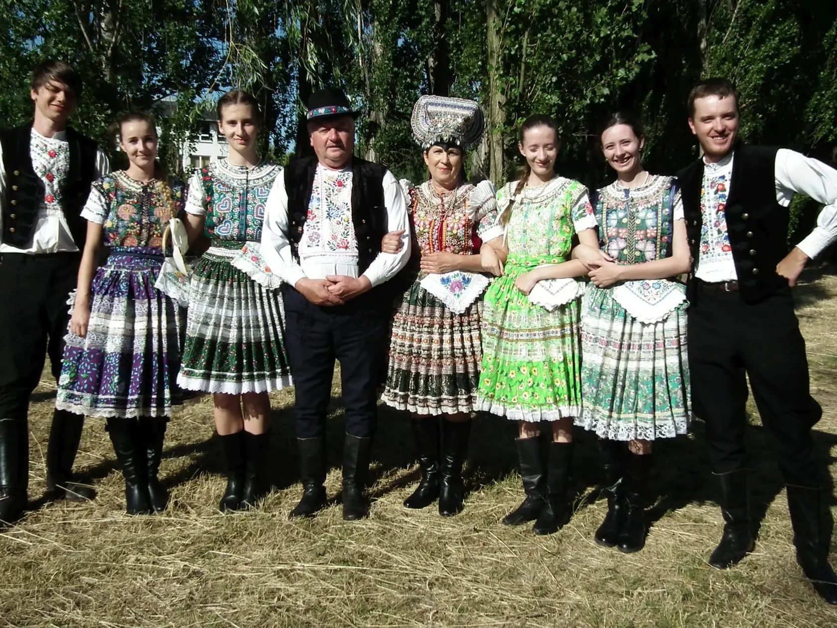 Členovia folklórneho súboru z Hronských Kľačian sú pyšní na krásne kroje, ktoré sa nosili v ich obci aj regióne.
