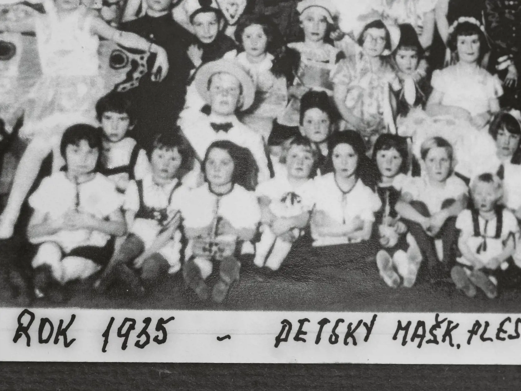 Malá Ruženka na detskom karnevale v roku 1935.