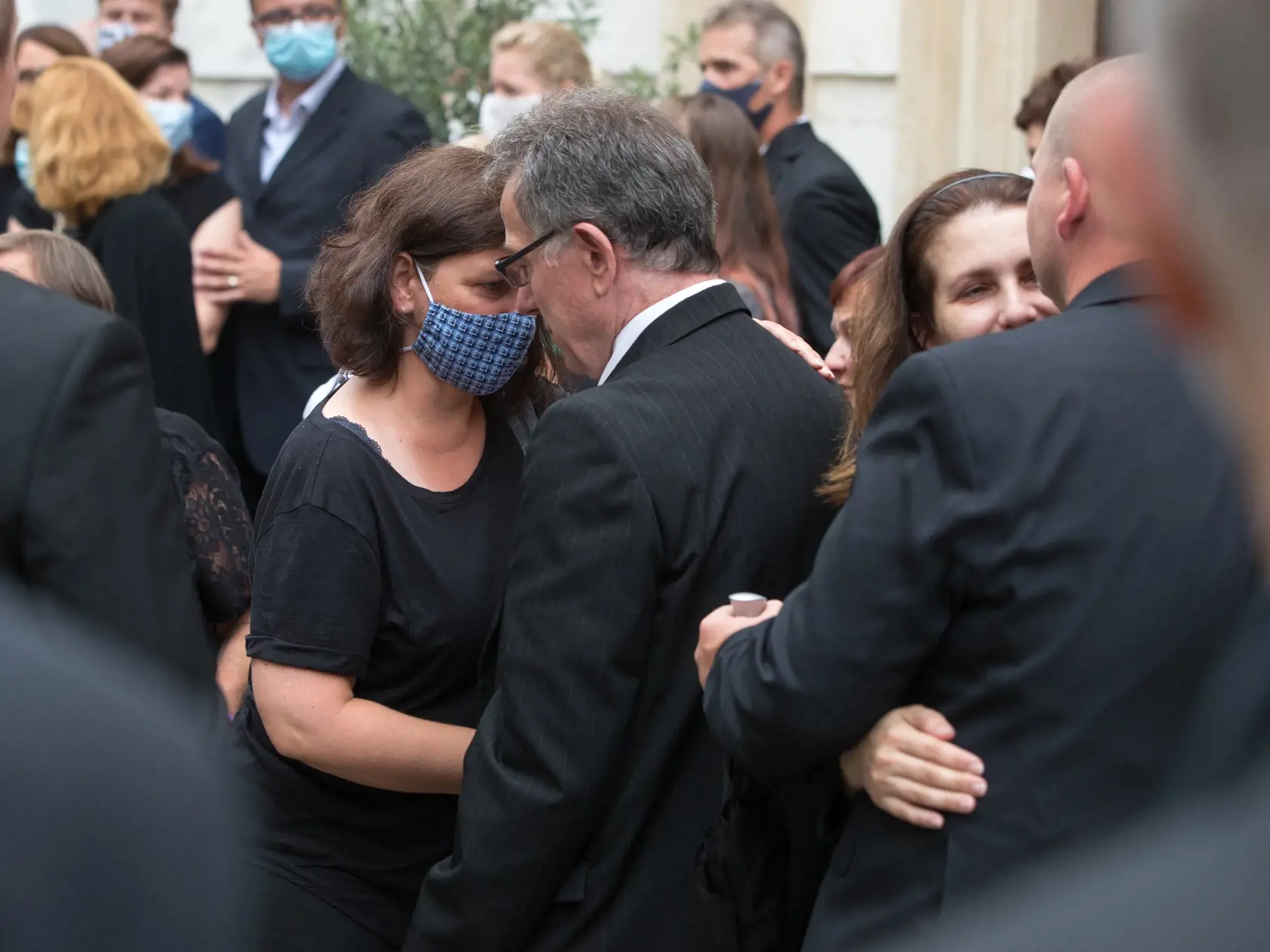 Posledná rozlúčka s štátnym tajomníkom ministerstva kultúry SR Vladimírom Dolinayom, ktorý so svojou manželkou tragicky zahynul pri dopravnej nehode.