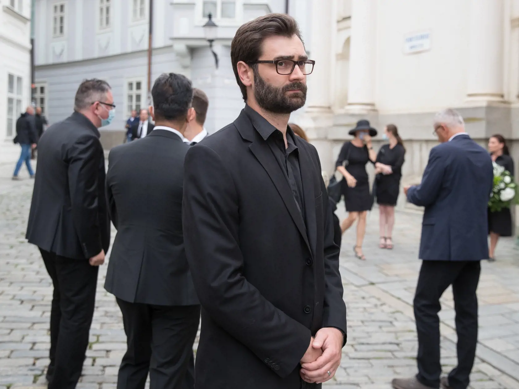 Posledná rozlúčka s štátnym tajomníkom ministerstva kultúry SR Vladimírom Dolinayom, ktorý so svojou manželkou tragicky zahynul pri dopravnej nehode.