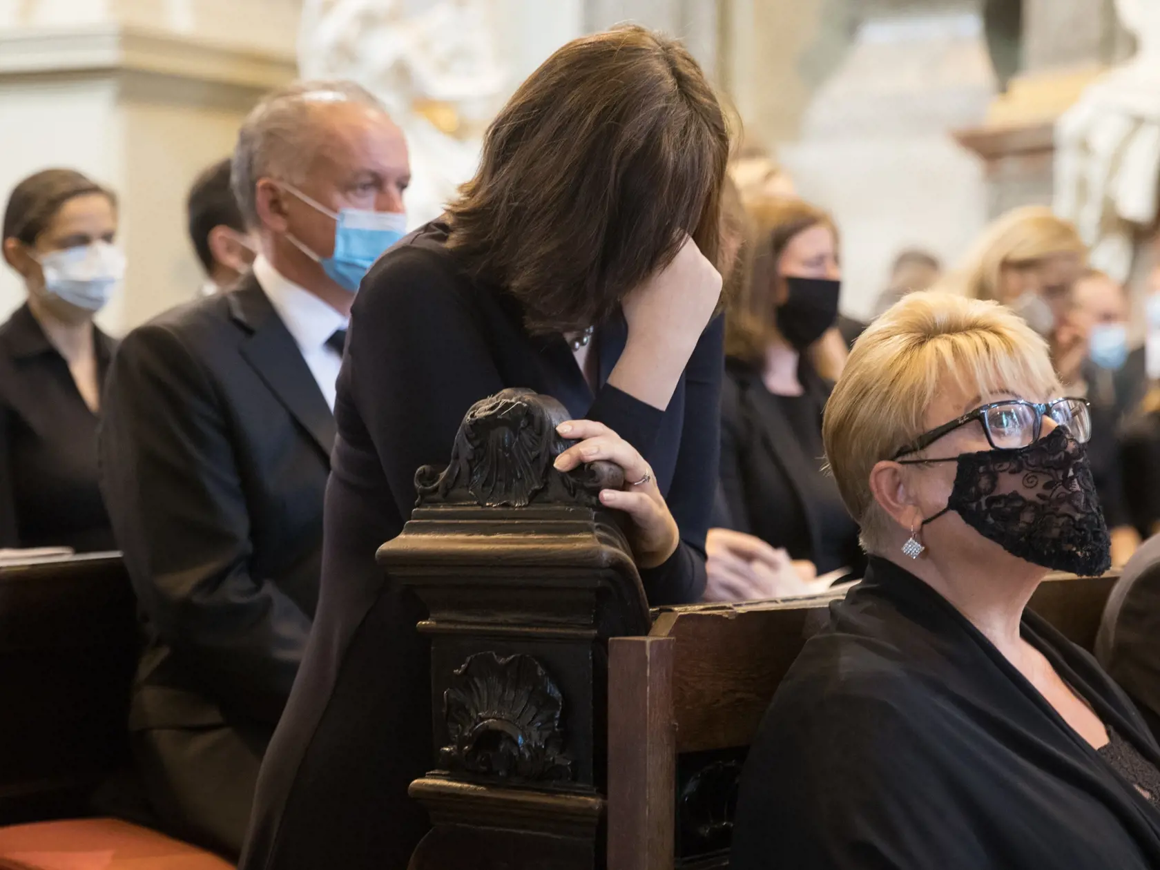 Posledná rozlúčka s štátnym tajomníkom ministerstva kultúry SR Vladimírom Dolinayom, ktorý so svojou manželkou tragicky zahynul pri dopravnej nehode.