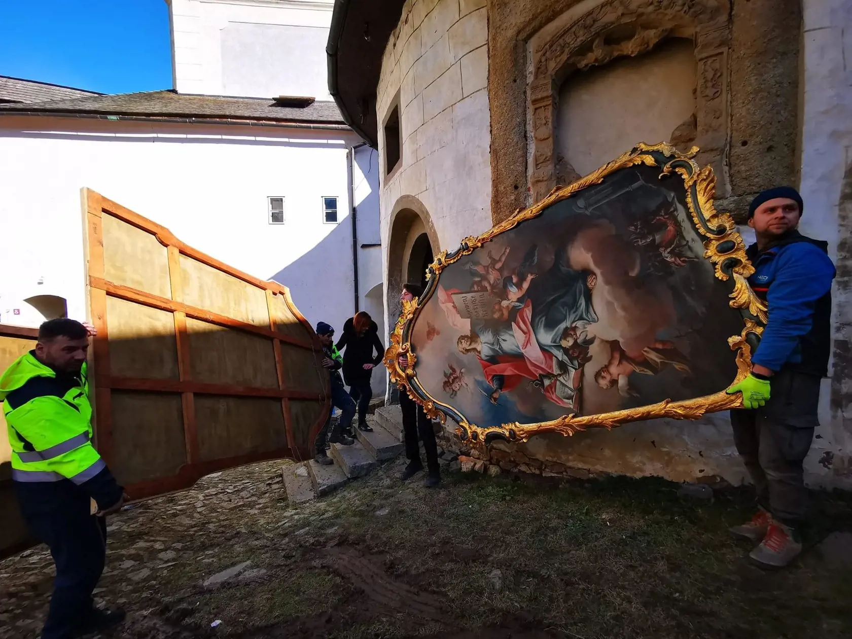 Pri požiari v centre Banskej Štiavnice rýchlo zachraňovali expozície múzea aj galérie.