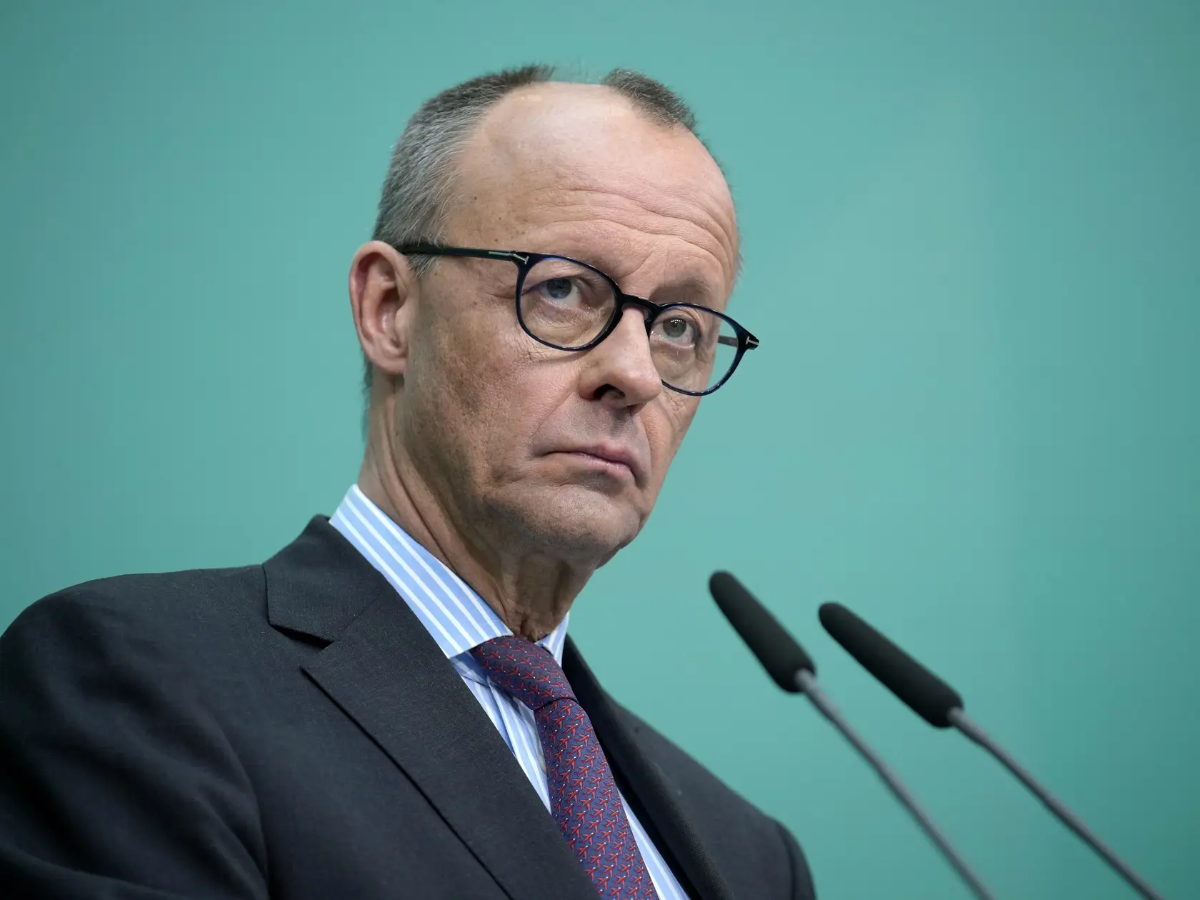 Líder nemeckých kresťanských demokratov (CDU) a víťaz predčasných parlamentných volieb v Nemecku Friedrich Merz počas tlačovej konferencie v Berlíne 3. marca 2025.