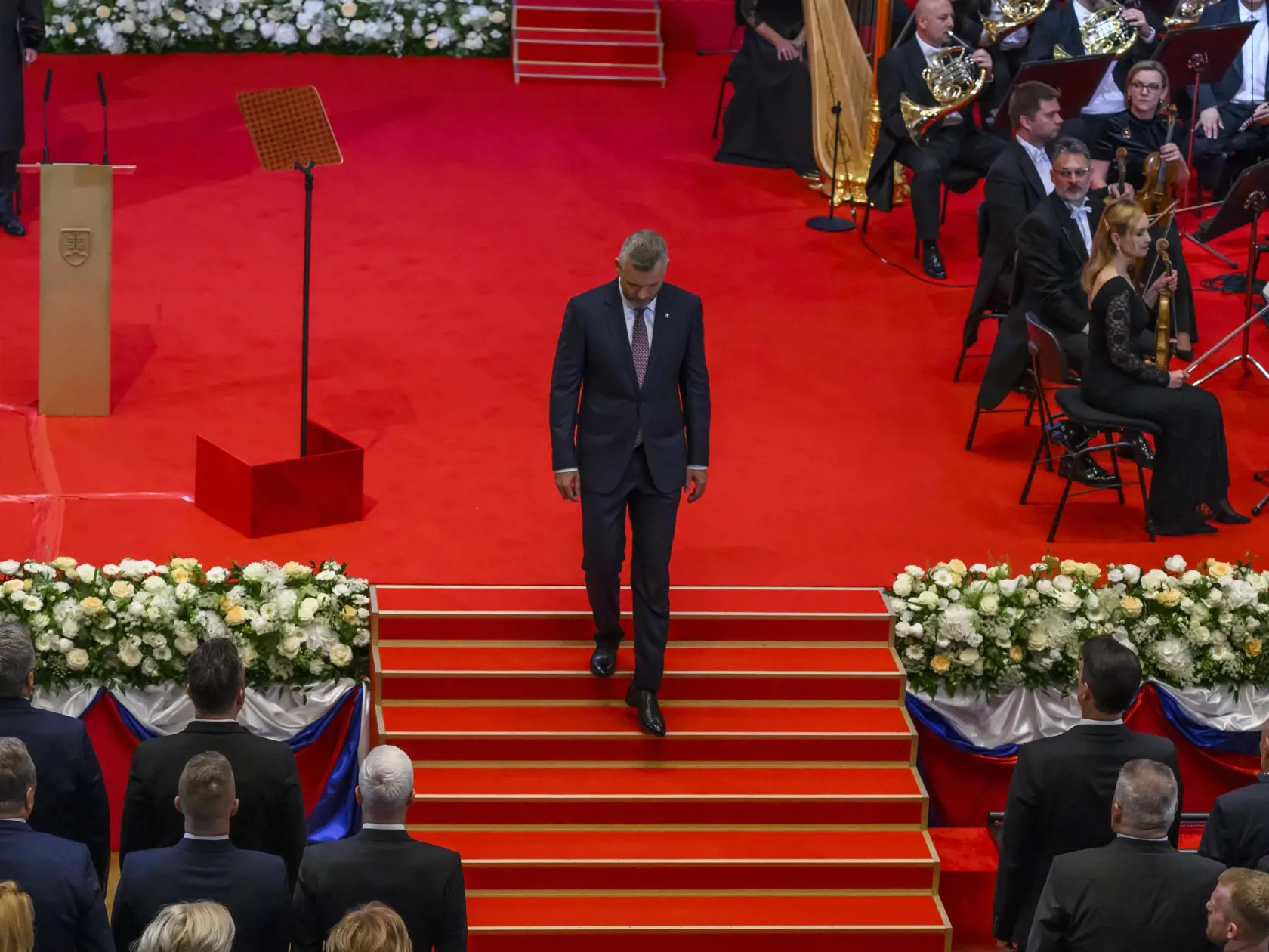 Na snímke prezident SR Peter Pellegrini odchádza po príhovore na slávnostnej schôdzi Národnej rady SR pri príležitosti zloženia sľubu prezidenta SR v priestoroch budovy Slovenskej filharmónie 15. júna 2024 v Bratislave. FOTO TASR - Jaroslav Novák