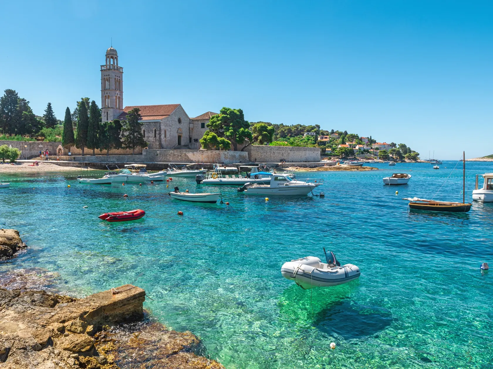 Ostrov Hvar je turistickým rajom.