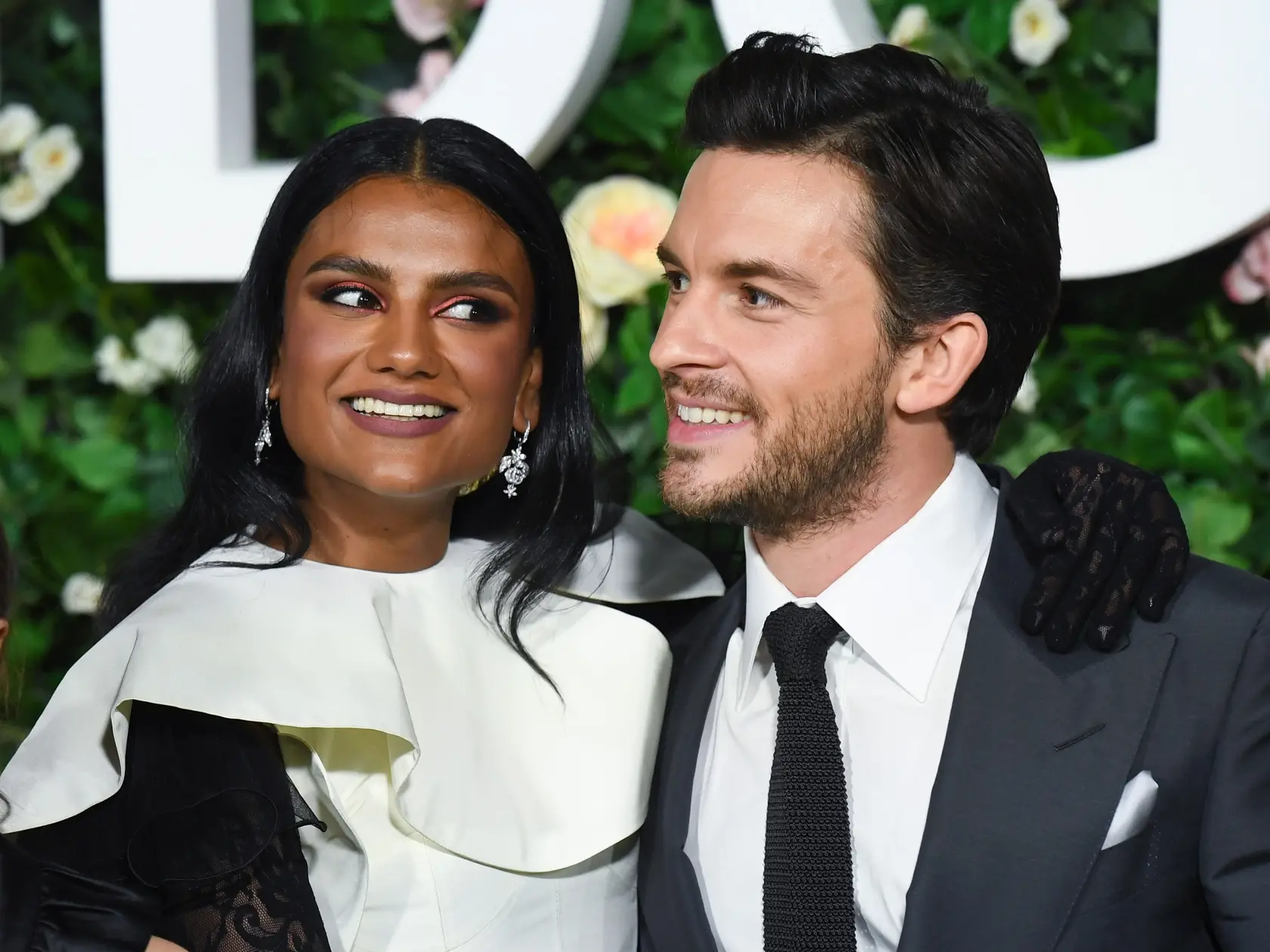 Jonathan Bailey a Simone Ashley