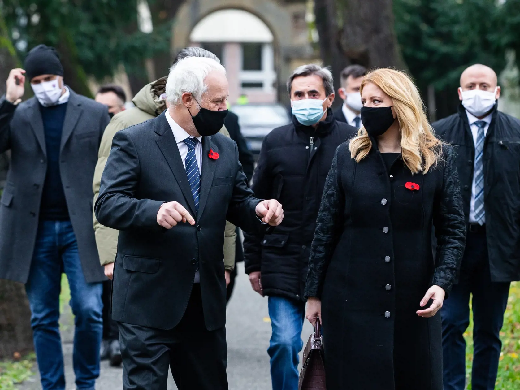 Situáciu v ktorej sa ocitli občania však vníma mimoriadne citlivo. "Môžemotvorene pomenovať situáciu," poznamenala s tým, že množstvo ľudí trpí nielen ekonomicky, ale aj ľudsky. Nevynechala gastro, podnikateľov, ale aj ľudí pracujúcich v zahraničí.