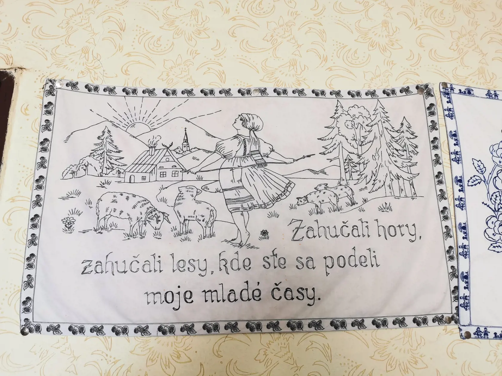 Obrúsky na vyšívanie kedysi zdobili každý dom.