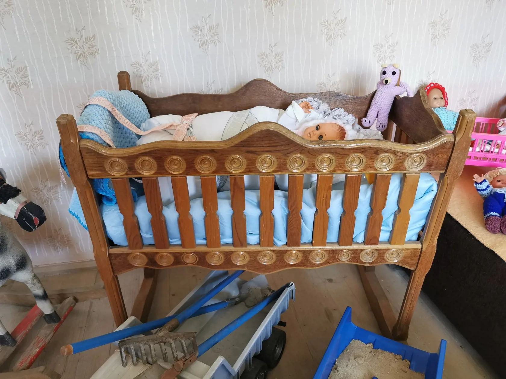 Prekrásna drevená detská kolíska mala byť spálená, nakoniec skončila v originálnom múzeu.
