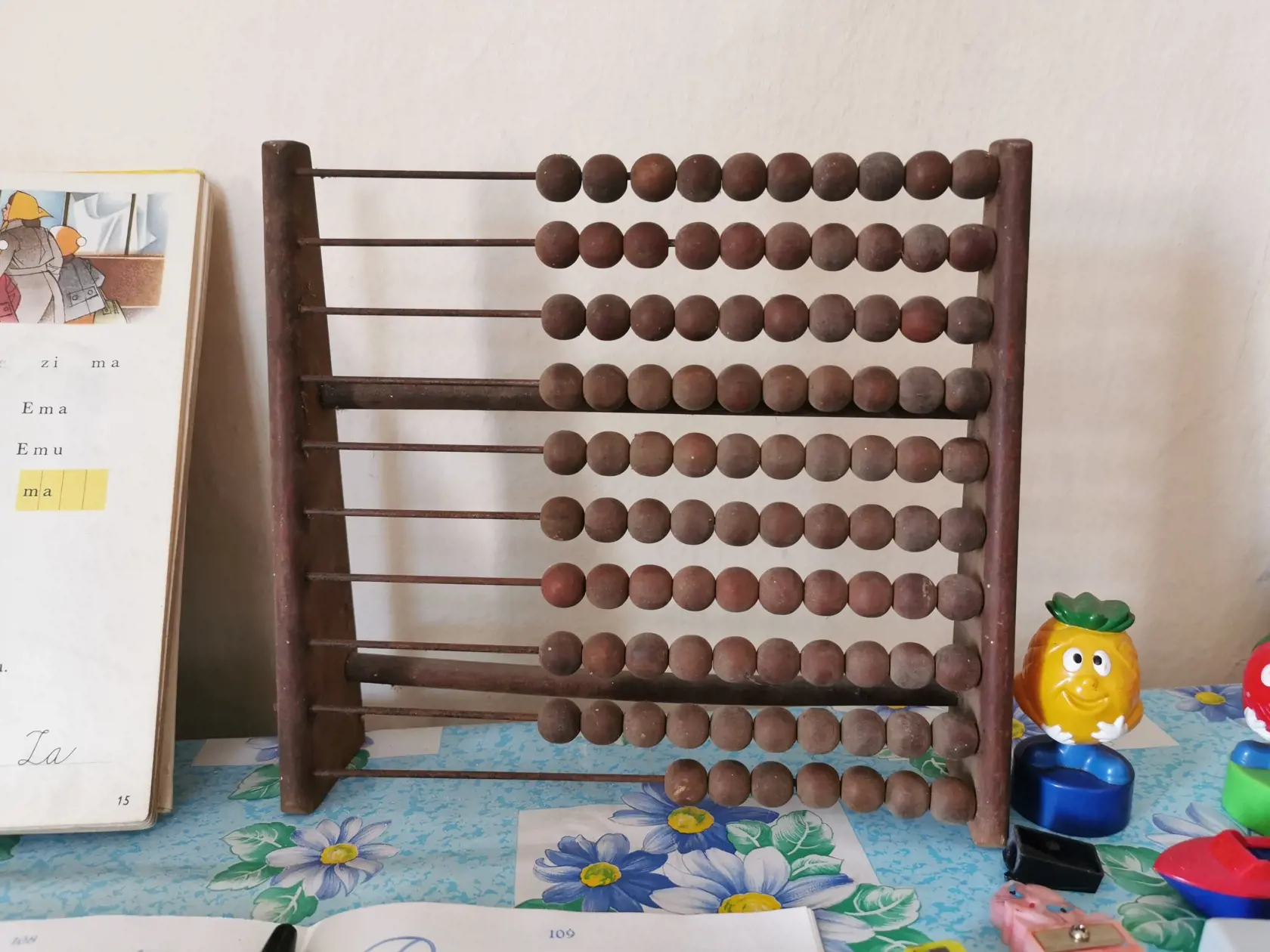 Takto sme kedysi počítali. Vedeli by ste ešte na tomto počítadle rátať?