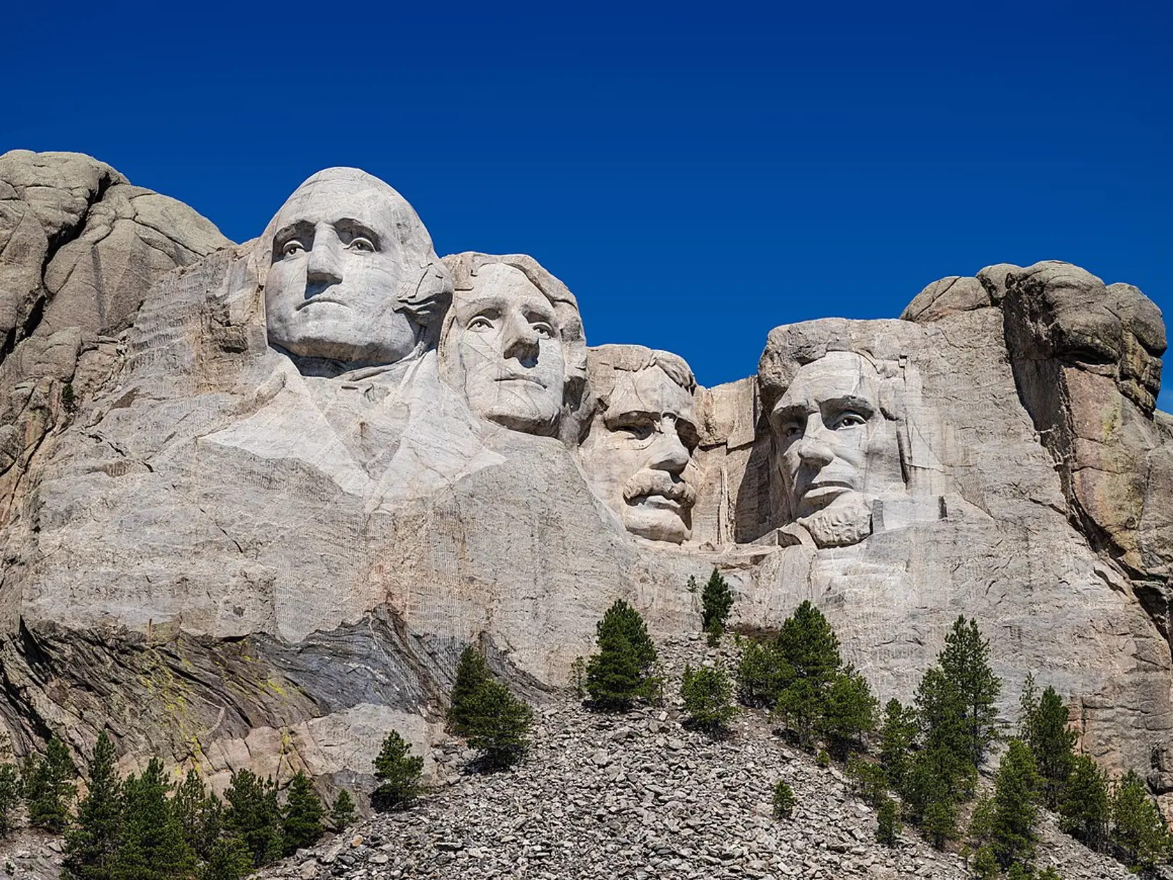 Národný pamätník Mount Rushmore blízko mesta Keyston v Južnej Dakote, prestavuje hlavy štyroch významných amerických prezidentov: Georga Washingtona, Thomasa Jeffersona, Theodora Roosevelta a Abrahama Lincolna.
