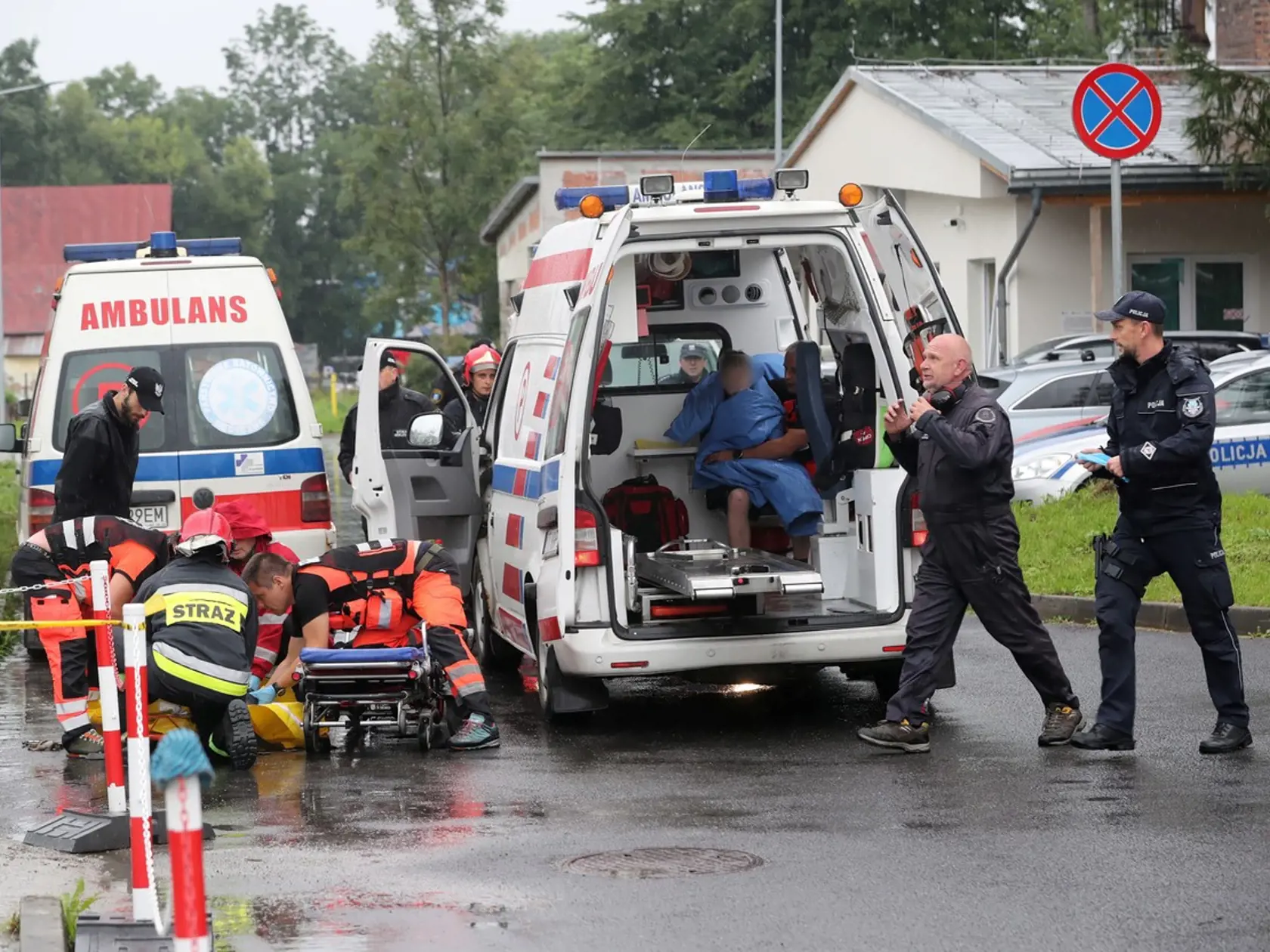 Záchranná akcia v poľských Tatrách spred 2 rokov. Pri údere blesku sa zranilo najmenej 140 ľudí.