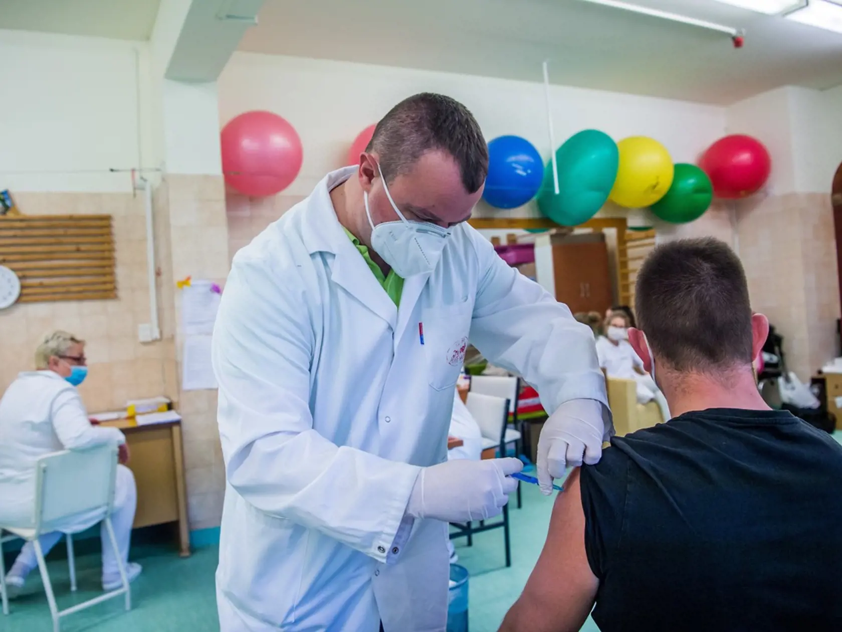 V Maďarsku sa situácia opäť pomaly zhoršuje. Stúpajú hospitalizácie, počet nakazených aj obete covidu.