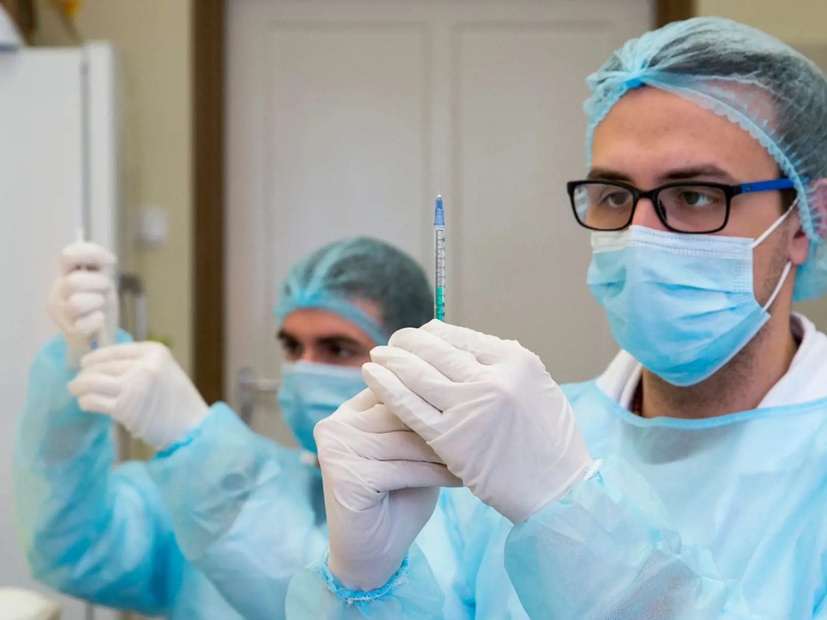 V Maďarsku sa situácia opäť pomaly zhoršuje. Stúpajú hospitalizácie, počet nakazených aj obete covidu.