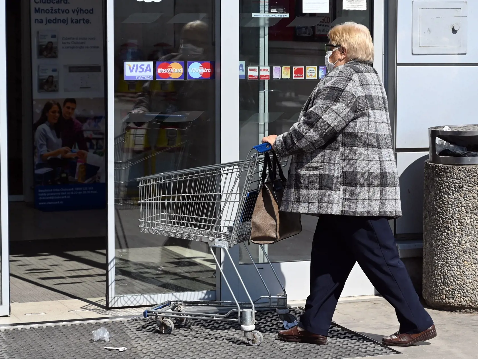 Zrušia seniorom vyhradené nákupné hodiny?