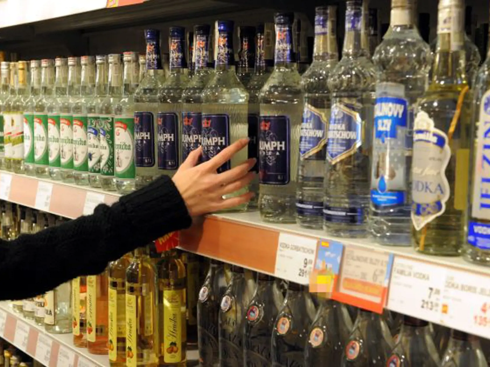 Pred Vianocami a Silvestrom, keď supermarkety už tradične praskajú vo švíkoch.