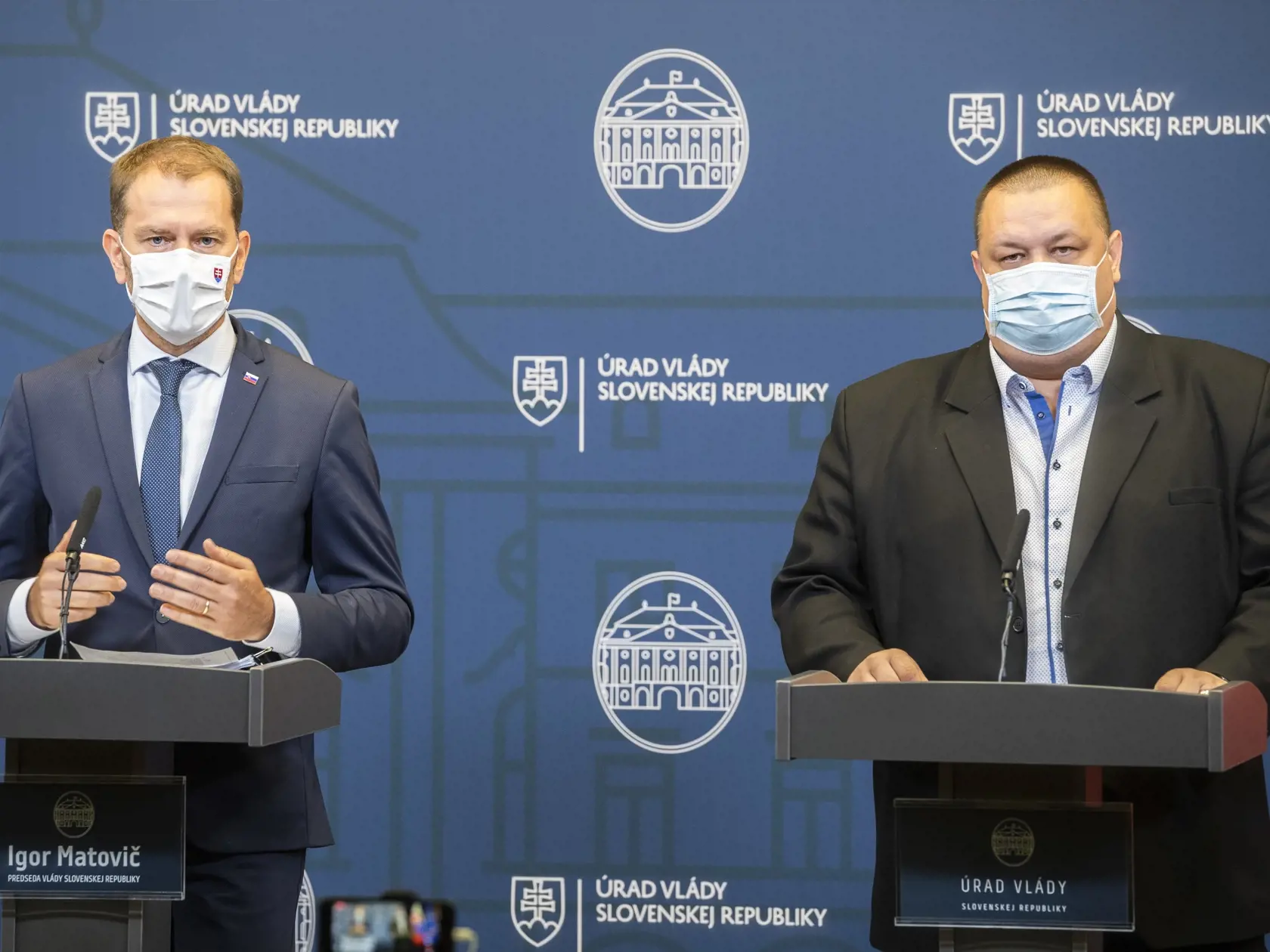Zrušia seniorom nákupné hodiny?