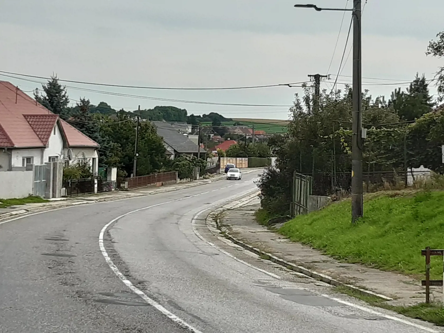 Dedina Bojničky, odkiaľ pochádzala Andrea má 1417 obyvateľov a pôsobí doslova idylicky.