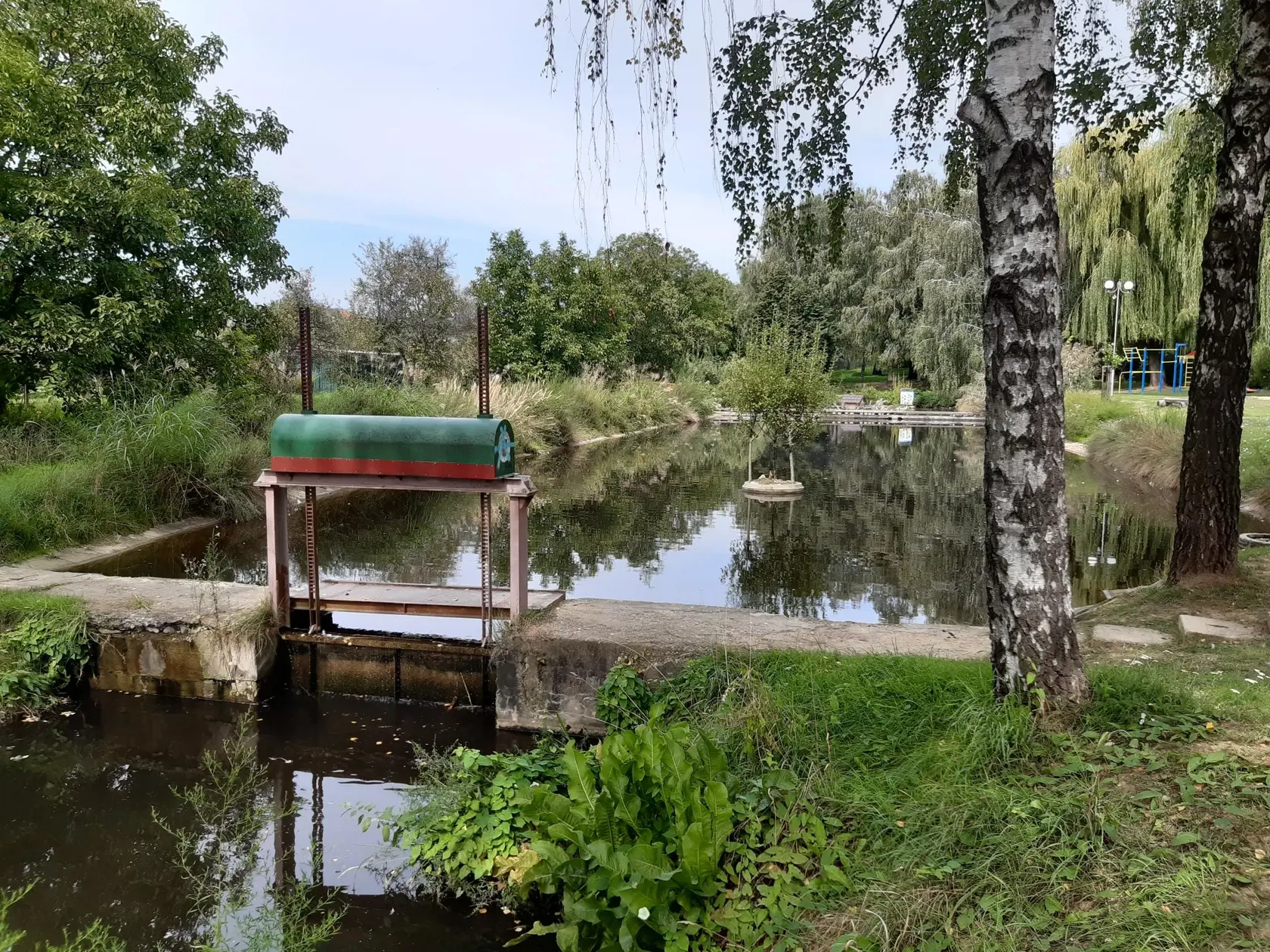 Dedina Bojničky, odkiaľ pochádzala Andrea má 1417 obyvateľov a pôsobí doslova idylicky.