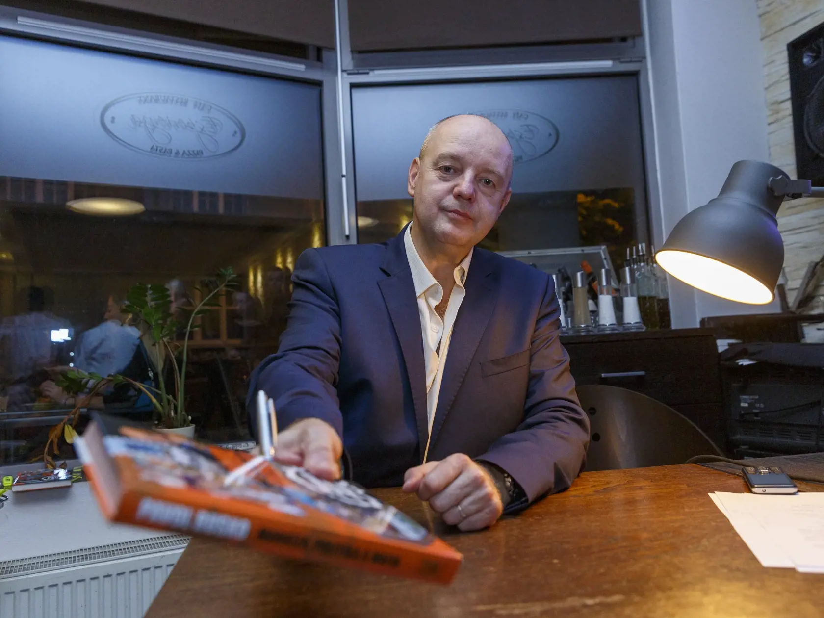 Pavol Rusko krstí knihu ,, Markíza, Politika a Mafia
Na obr. : Pavol Rusko