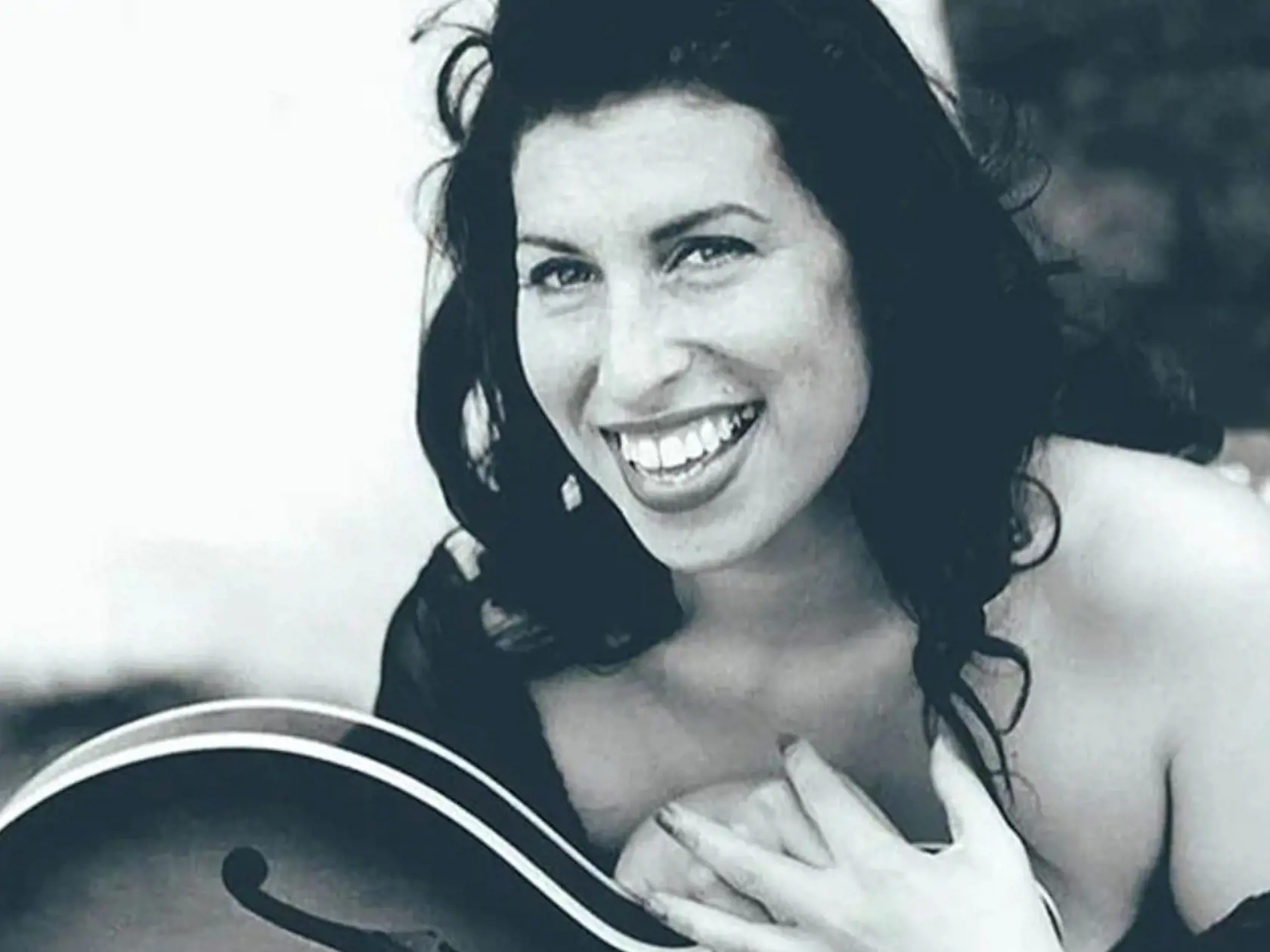 Anglická speváčka Amy Winehouse zomrela na otravu alkoholom v roku 2011 vo veku 27 rokov.