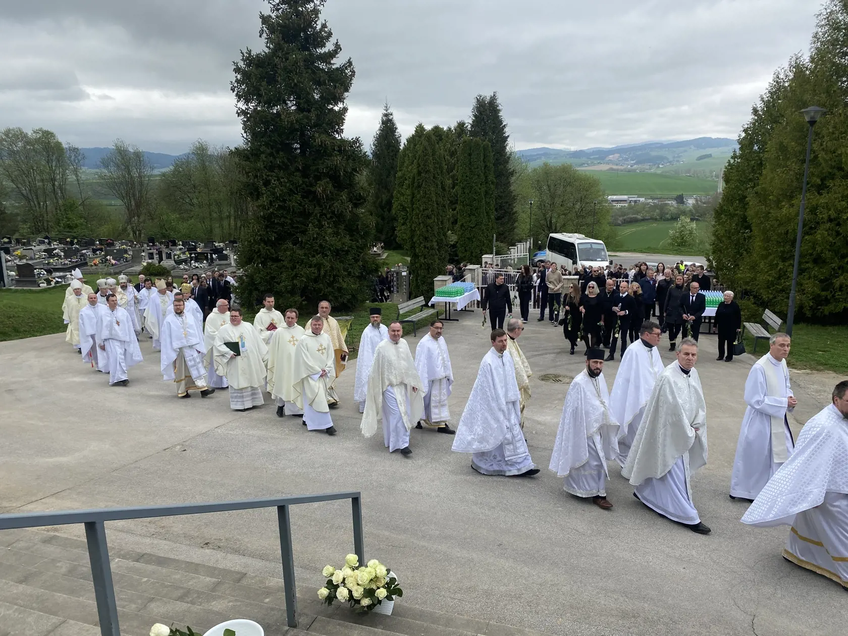 Pohreb troch obetí tragickej havárie pri Spišskej Kapitule v sobotu 6. 4. 2024.