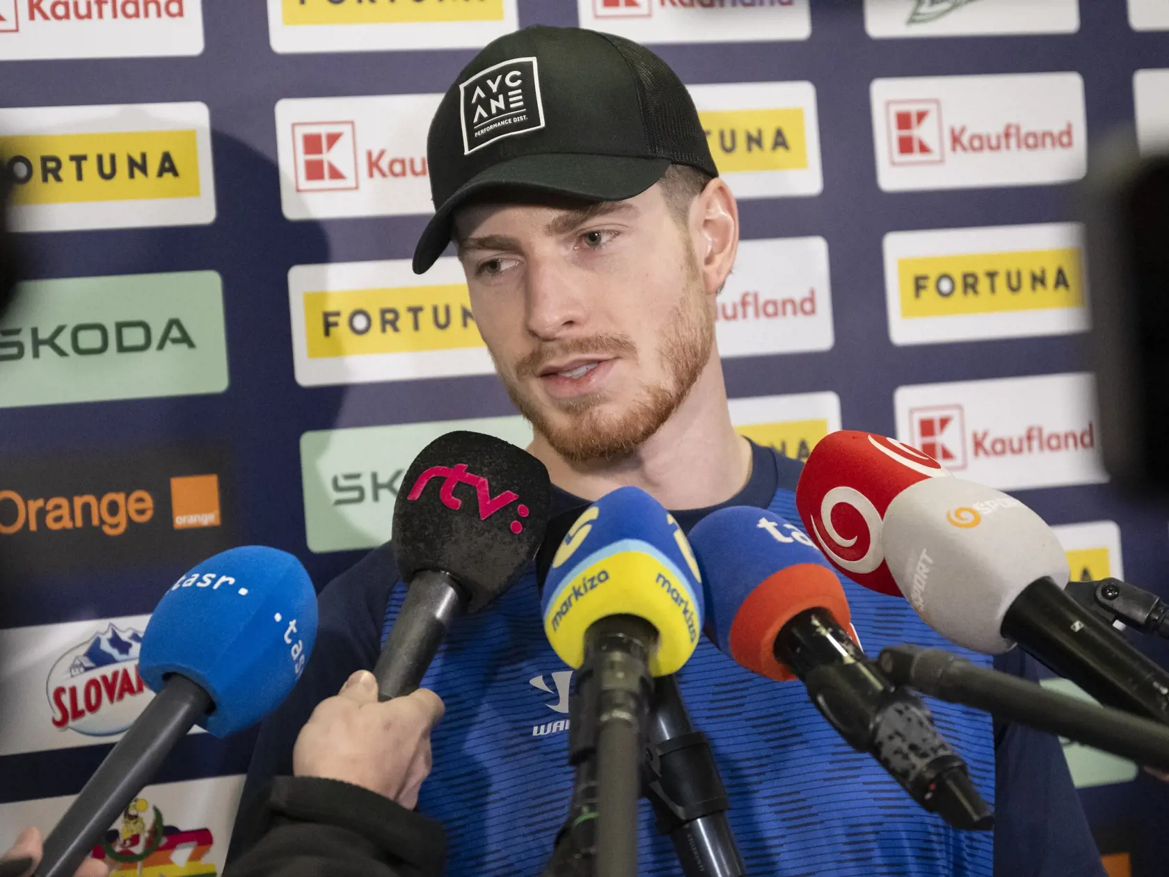 Na snímke slovenský hokejový reprezentant Peter Cehlárik