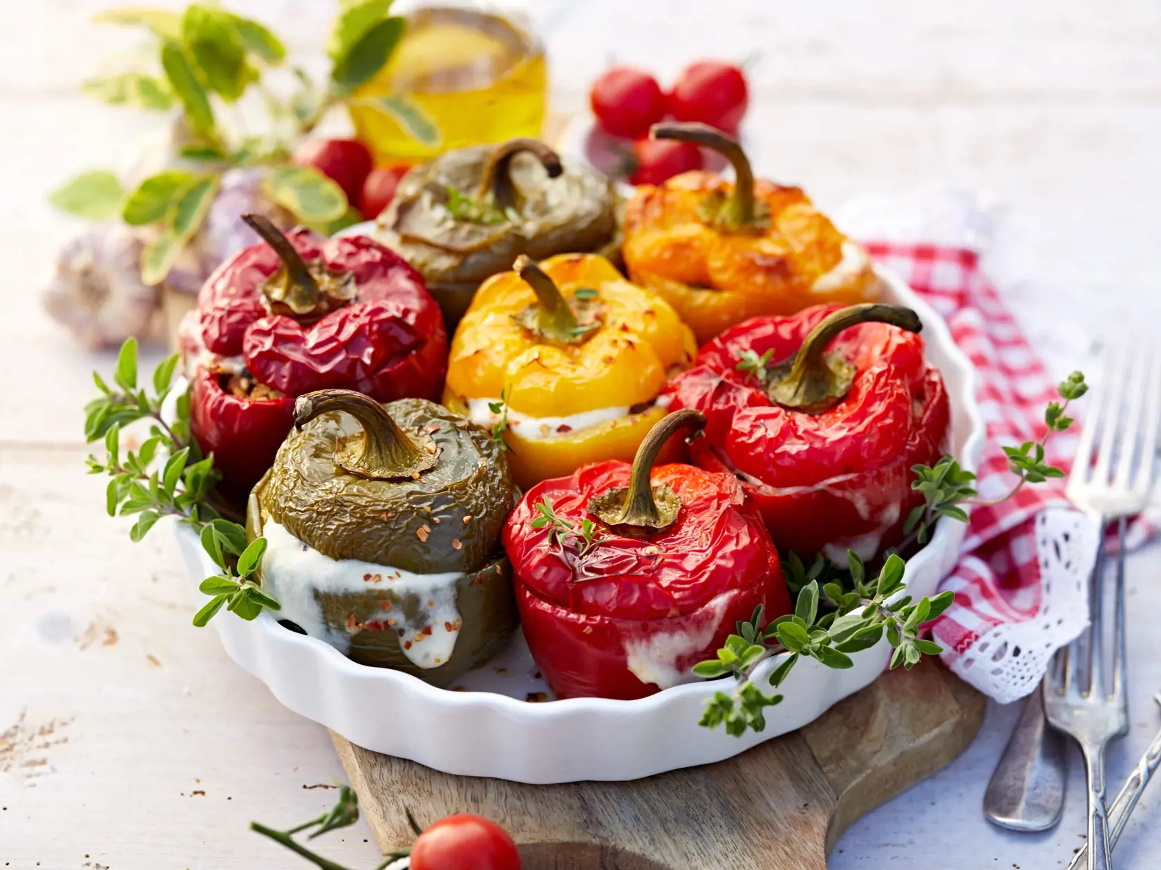 Červené a žlté papriky: Tieto druhy paprík obsahujú vysoké množstvo vitamínu C, ktorý podporuje tvorbu kolagénu.