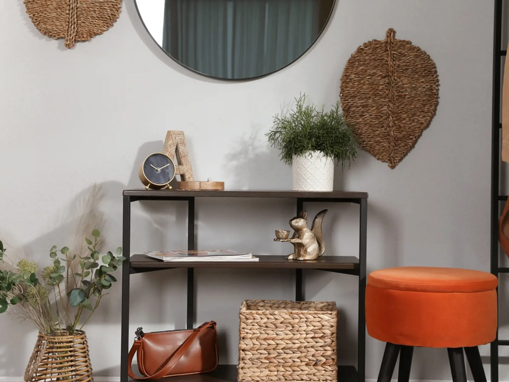 Stylish,Room,Interior,With,Console,Table,And,Beautiful,Decor,Elements