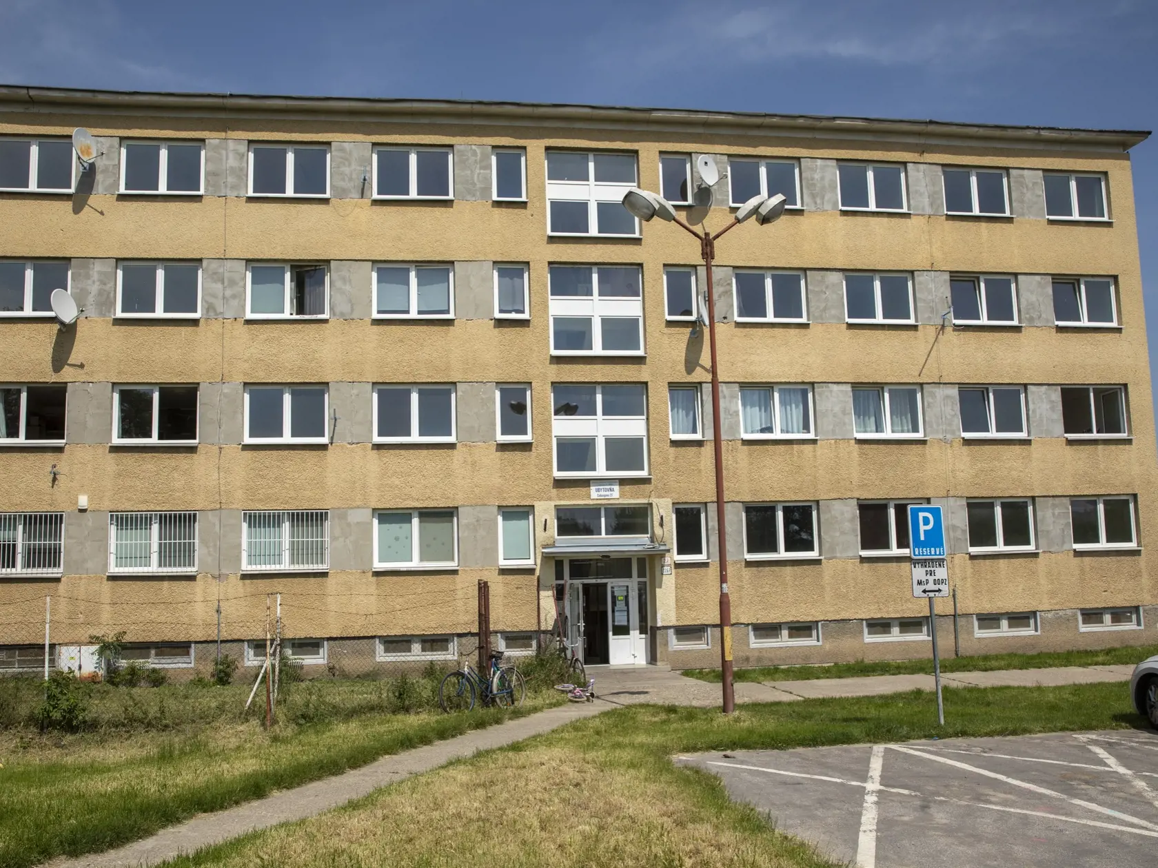 Na snímke je nocľaháreň pre bezdomovcov na Coburgovej ulici v Trnave. Zdržiava sa v nej odsúdená vrahyňa Božena Mlčová, aktérka brutálnej vraždy bezdomovcov v Lamači z roku 1997.