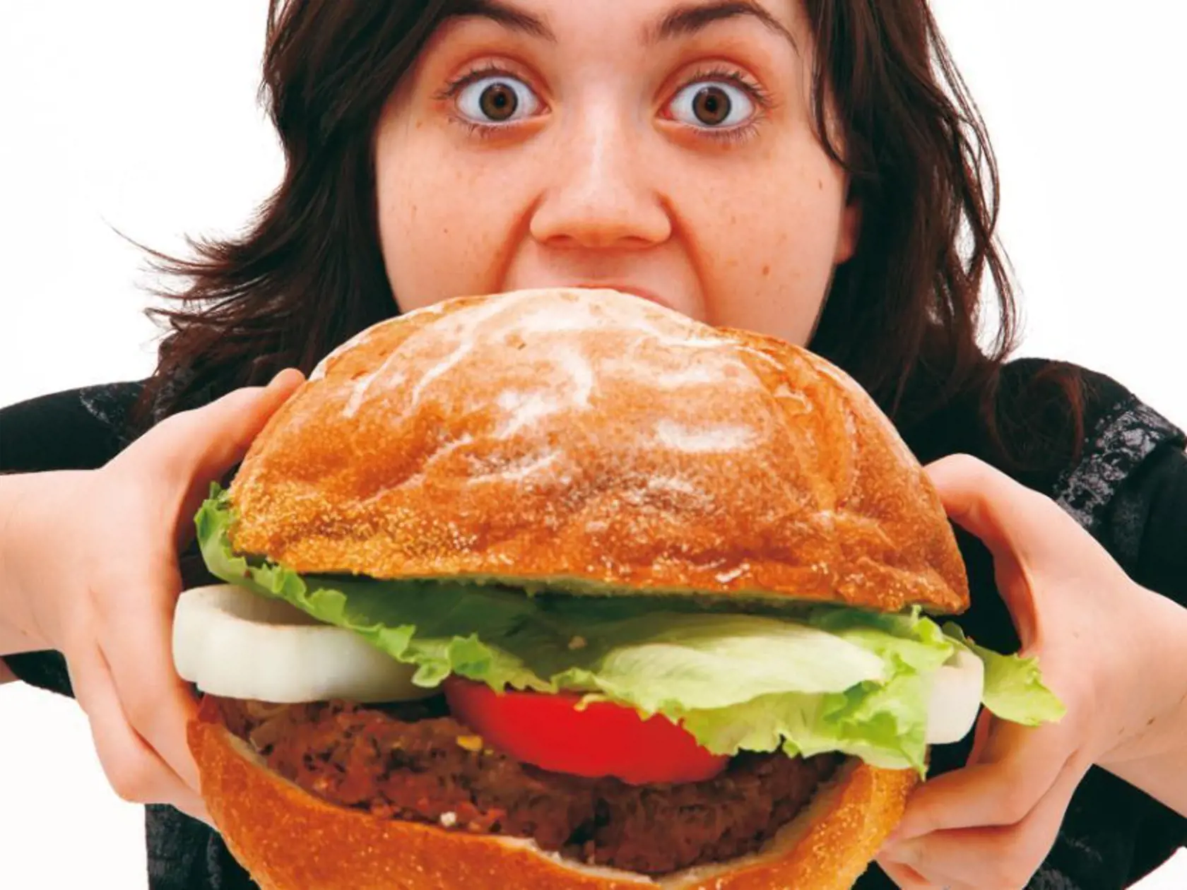 Ani vy nedokážete odolať hamburgerom, hranolčekom, pizze alebo čipsom?