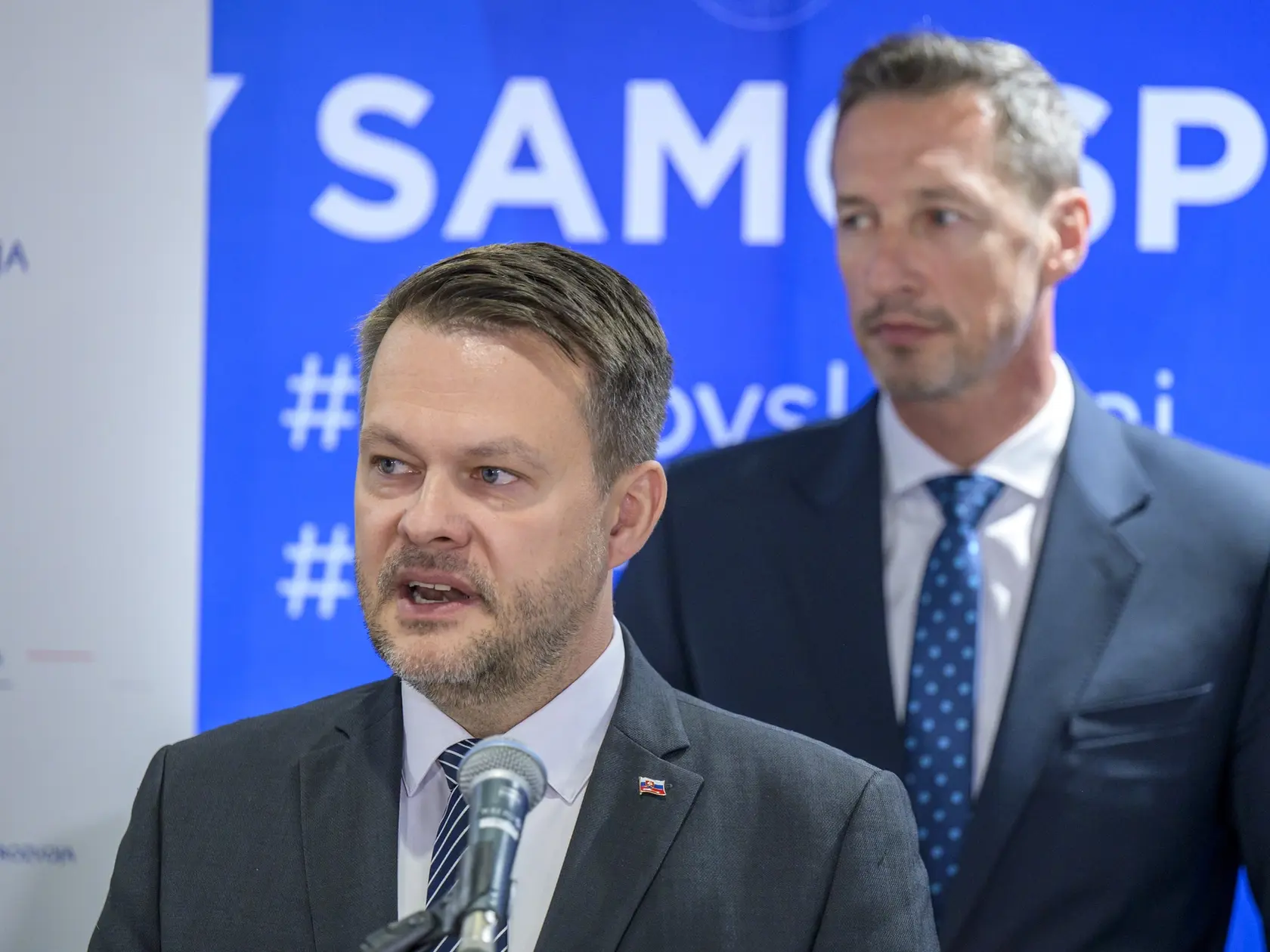 Na snímke spredu minister investícii, regionálneho rozvoja a informatizácie Samuel Migaľ a predseda Prešovského samosprávneho kraja Milan Majerský počas tlačovej konferencie po podpísaní memoranda o vzájomnej spolupráci pri realizácii projektového balíka a aktivít zameraných na investície do prírodného a kultúrneho dedičstva vodnej stavby Domaša a súvisiacej infraštruktúry v Prešove 31. marca 2025. FOTO TASR - Veronika Mihaliková