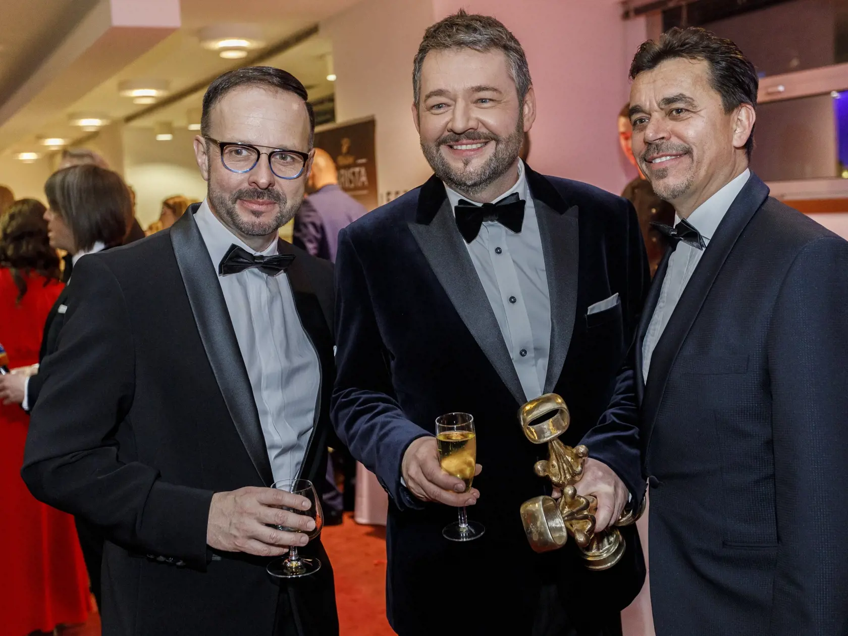 Na snímke počas párty po skončení priameho prenosu z galavečera OTO 2019. Na snímke Rastislav Sokol, Michal Hudák a Roman Pomajbo.