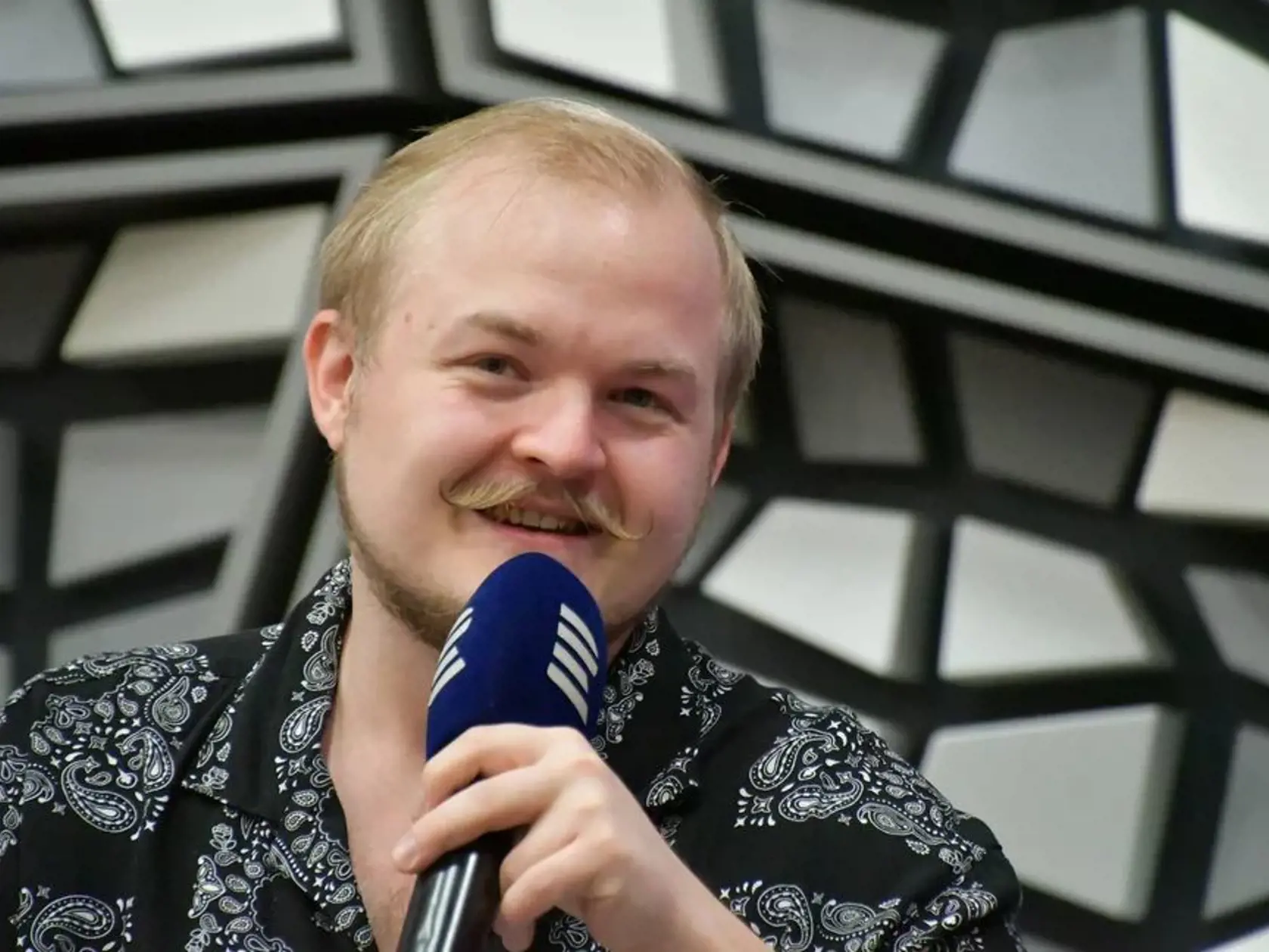 Artur Štaidl v programe Tobogan s Alešom Cibulkom. Prehovoril o detstve s popovou princeznou.