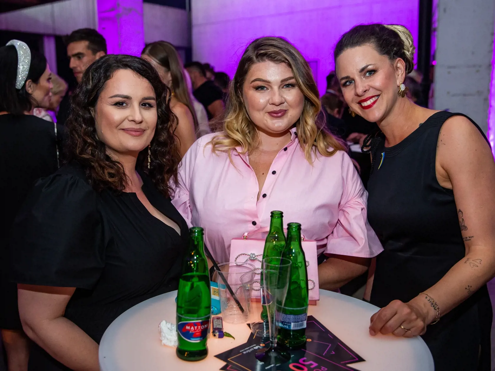 Galavečer Social Awards Slovakia "SOWA" v Bratislave. Na snimke Petra Polnišová, Eva Evelyn Kramerová a Kristína Tormová.